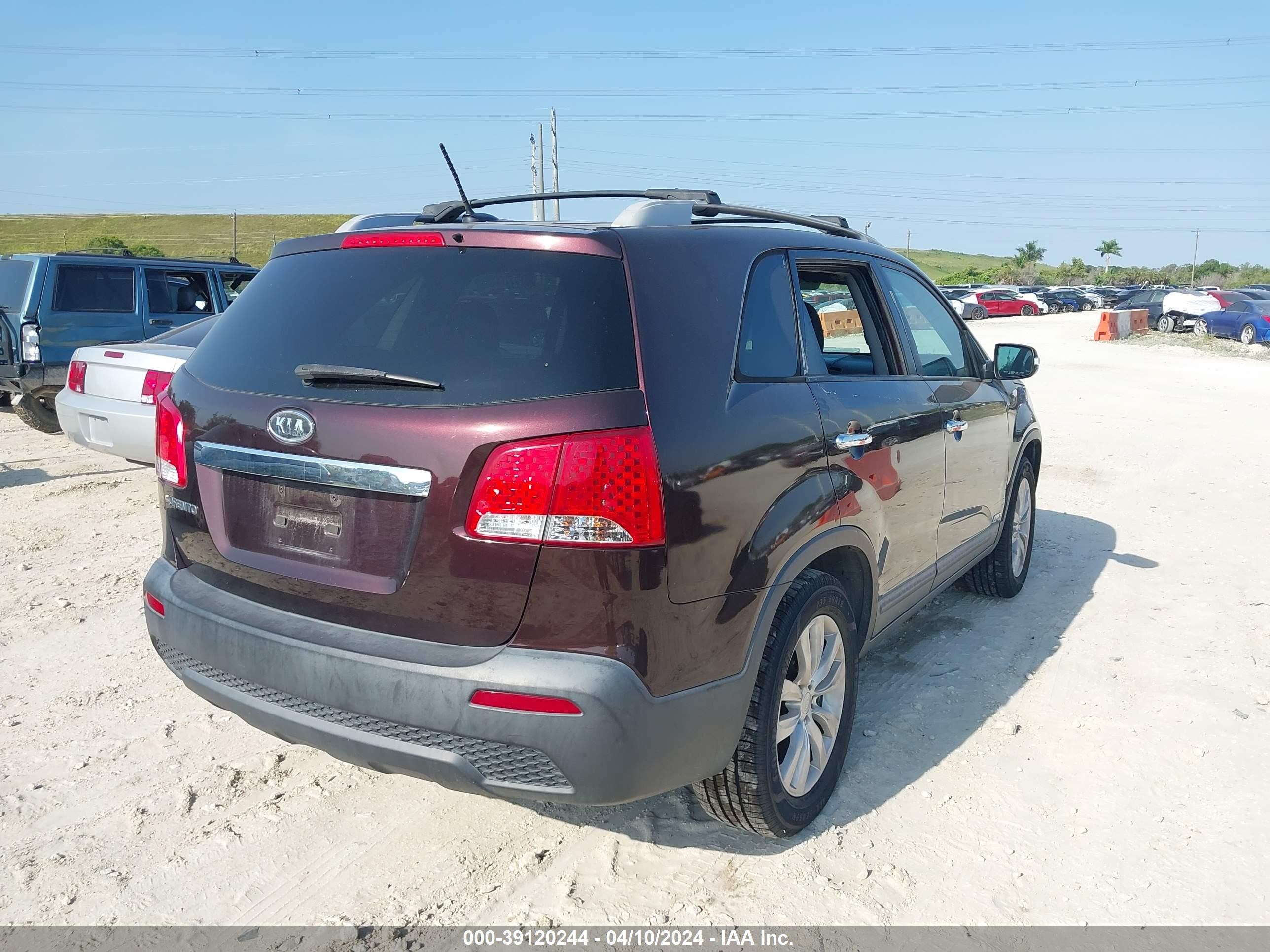 Photo 3 VIN: 5XYKTDA22BG080583 - KIA SORENTO 