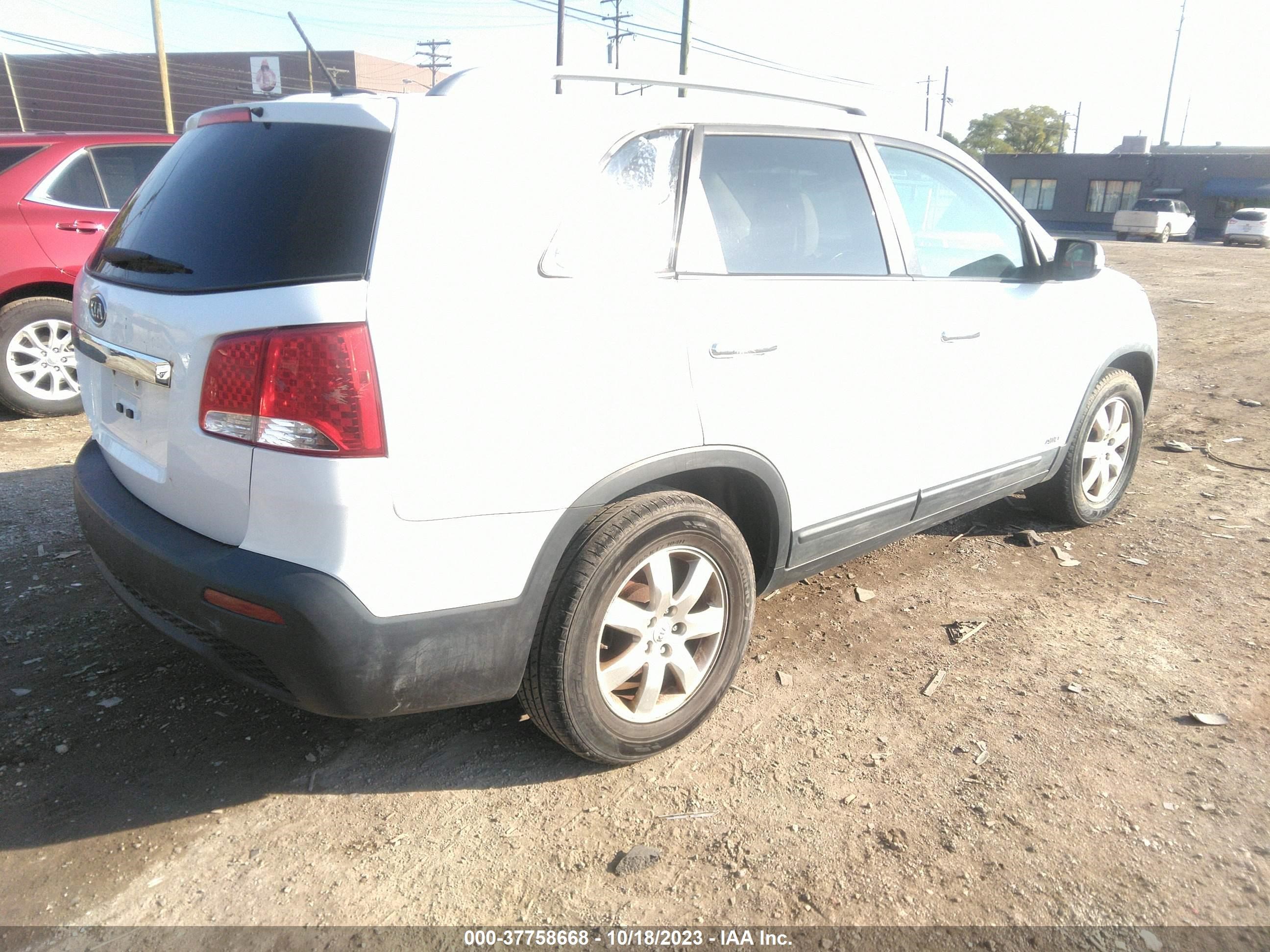 Photo 3 VIN: 5XYKTDA23DG314829 - KIA SORENTO 