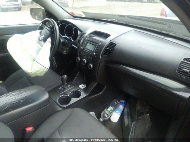 Photo 4 VIN: 5XYKTDA23DG419158 - KIA SORENTO 