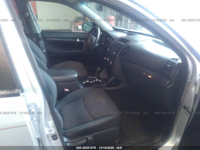 Photo 4 VIN: 5XYKTDA24BG159009 - KIA SORENTO 