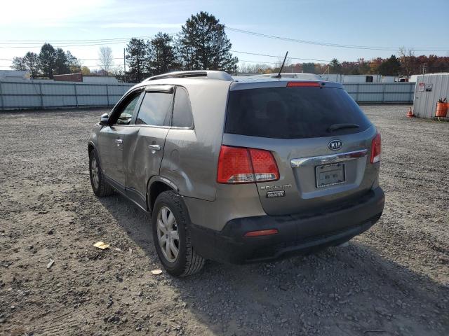 Photo 2 VIN: 5XYKTDA25DG328098 - KIA SORENTO LX 