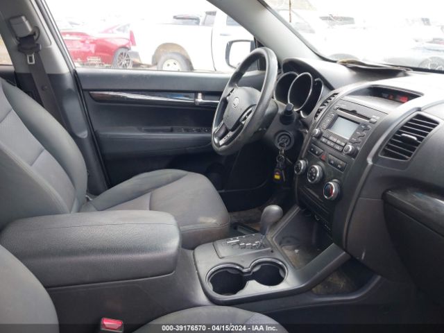 Photo 4 VIN: 5XYKTDA25DG389497 - KIA SORENTO 