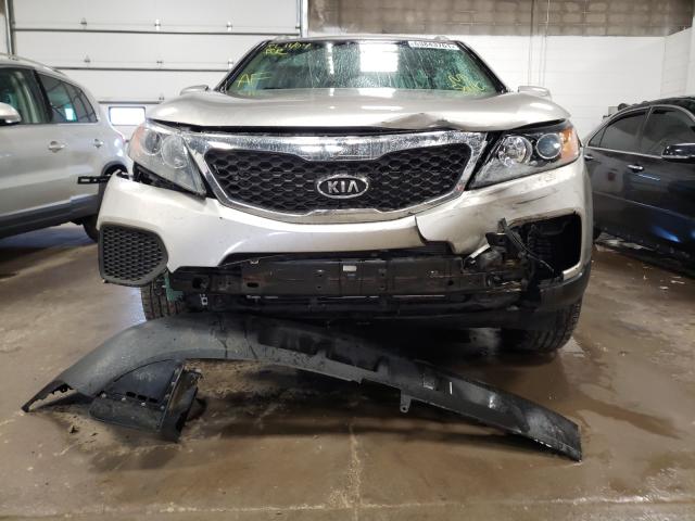 Photo 8 VIN: 5XYKTDA25DG415998 - KIA SORENTO LX 