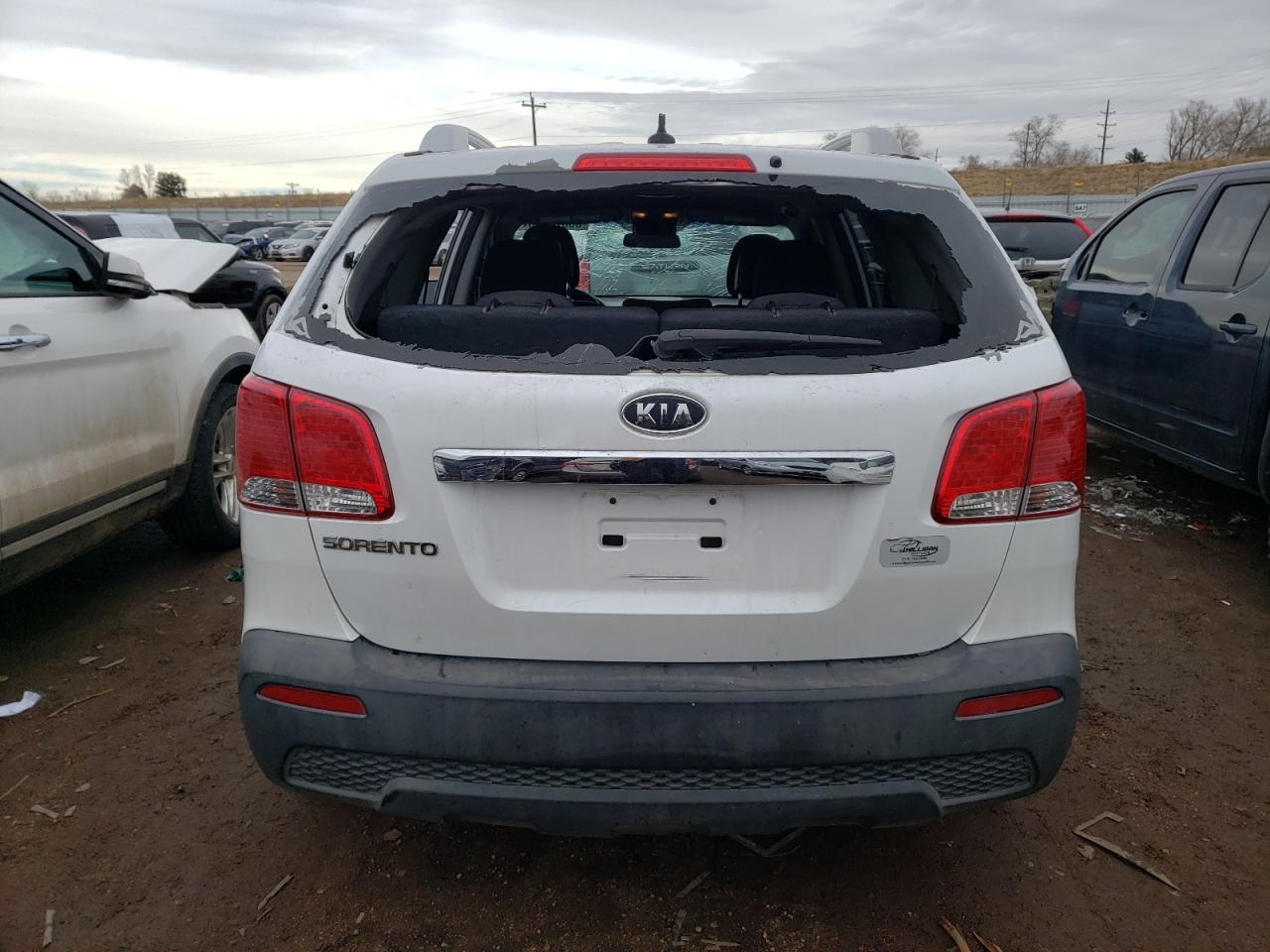 Photo 5 VIN: 5XYKTDA26BG084152 - KIA SORENTO 