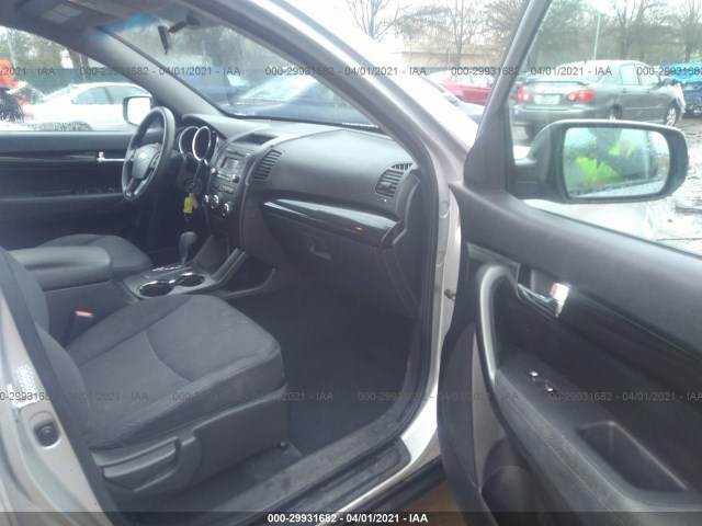 Photo 4 VIN: 5XYKTDA27BG083124 - KIA SORENTO 