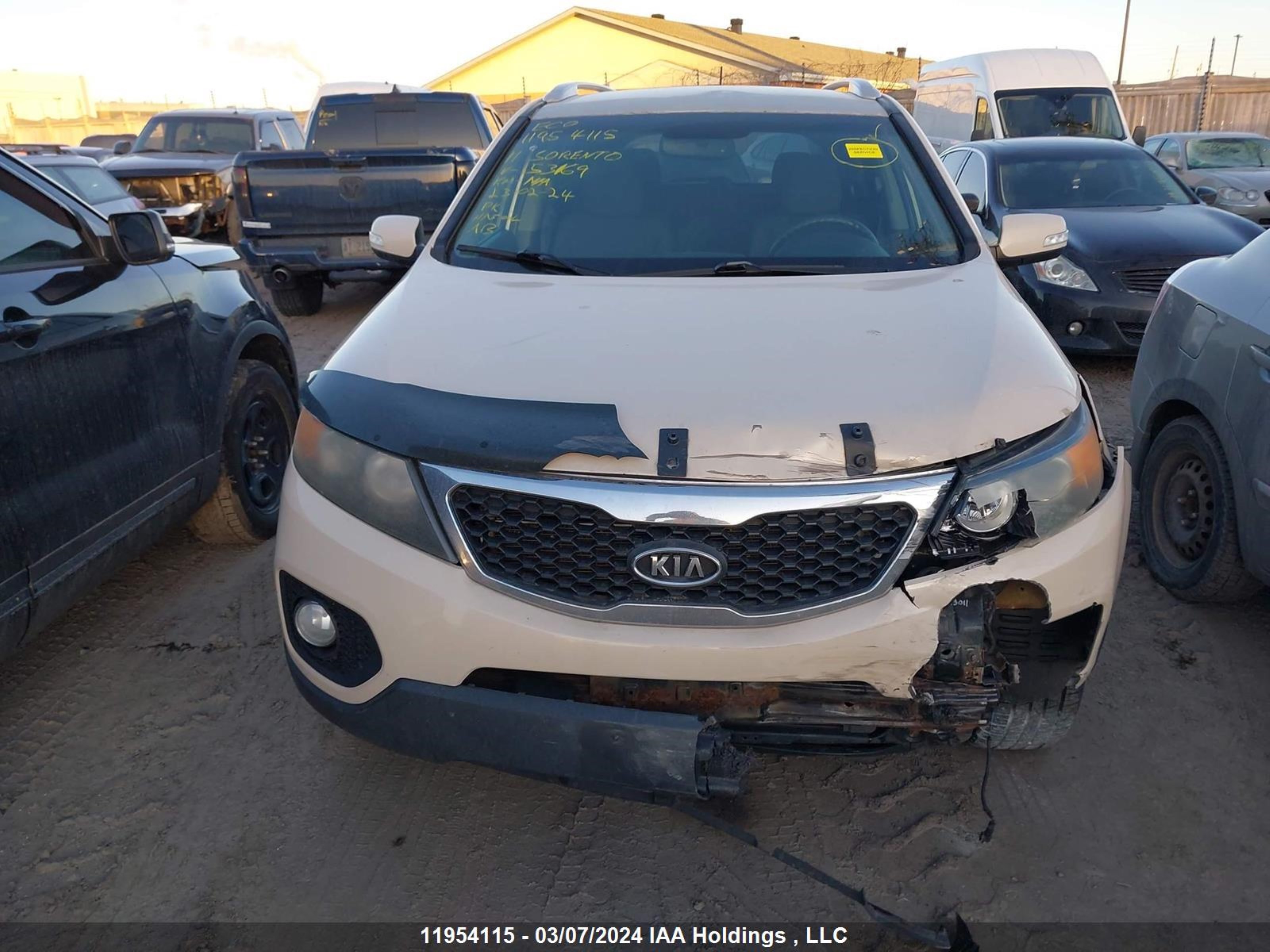 Photo 12 VIN: 5XYKTDA27BG153169 - KIA SORENTO 