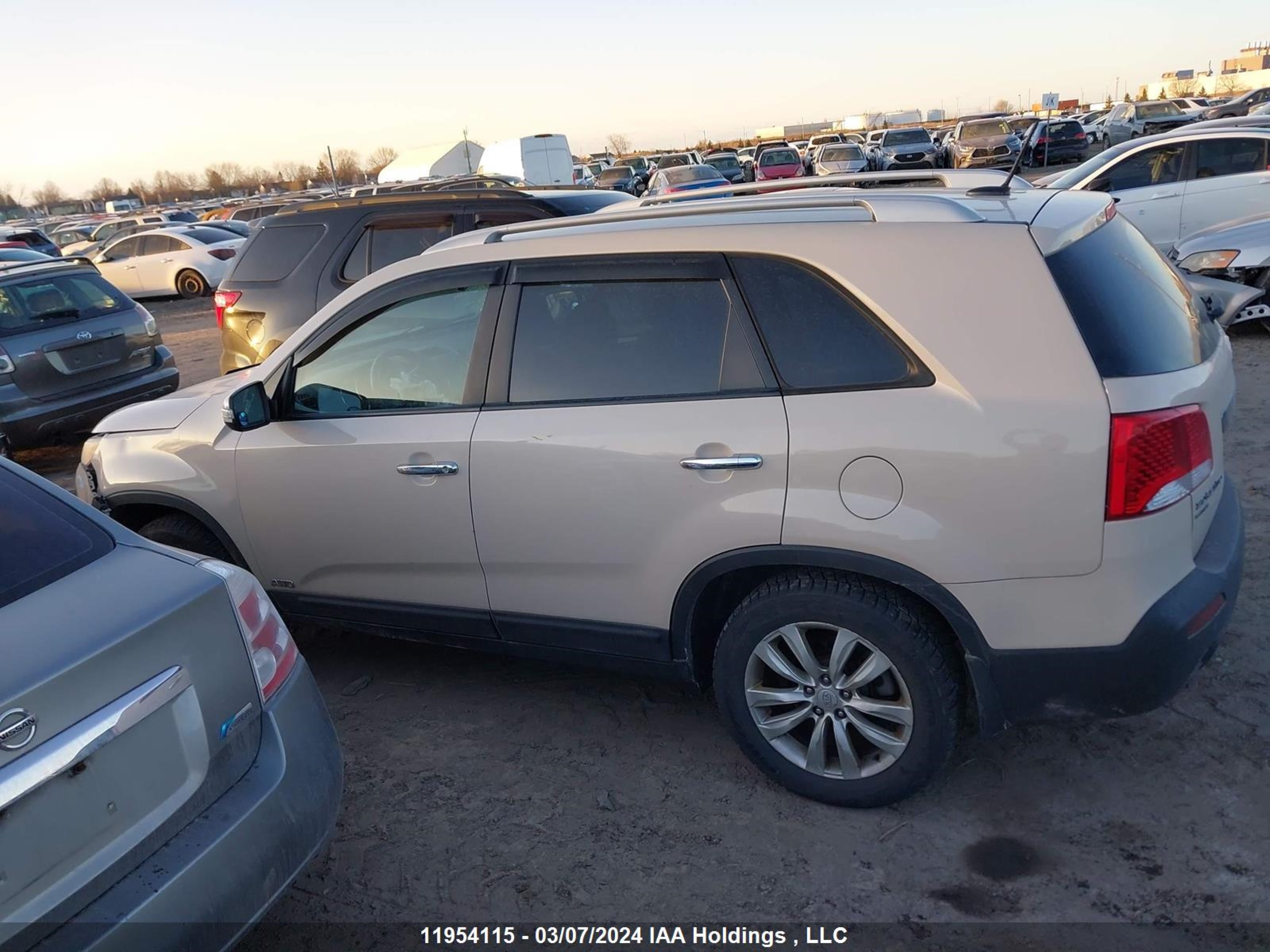 Photo 14 VIN: 5XYKTDA27BG153169 - KIA SORENTO 