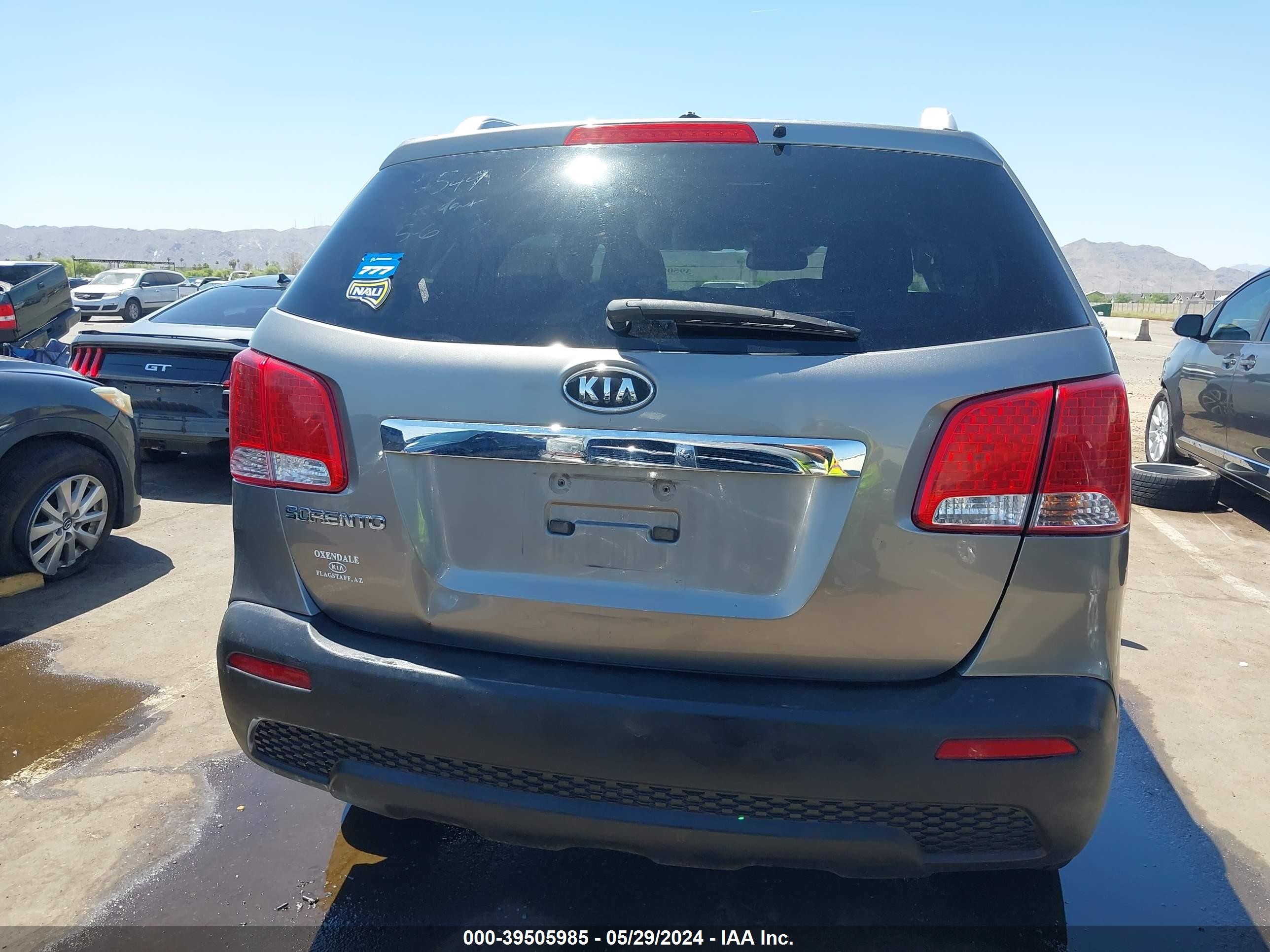 Photo 15 VIN: 5XYKTDA29BG067328 - KIA SORENTO 