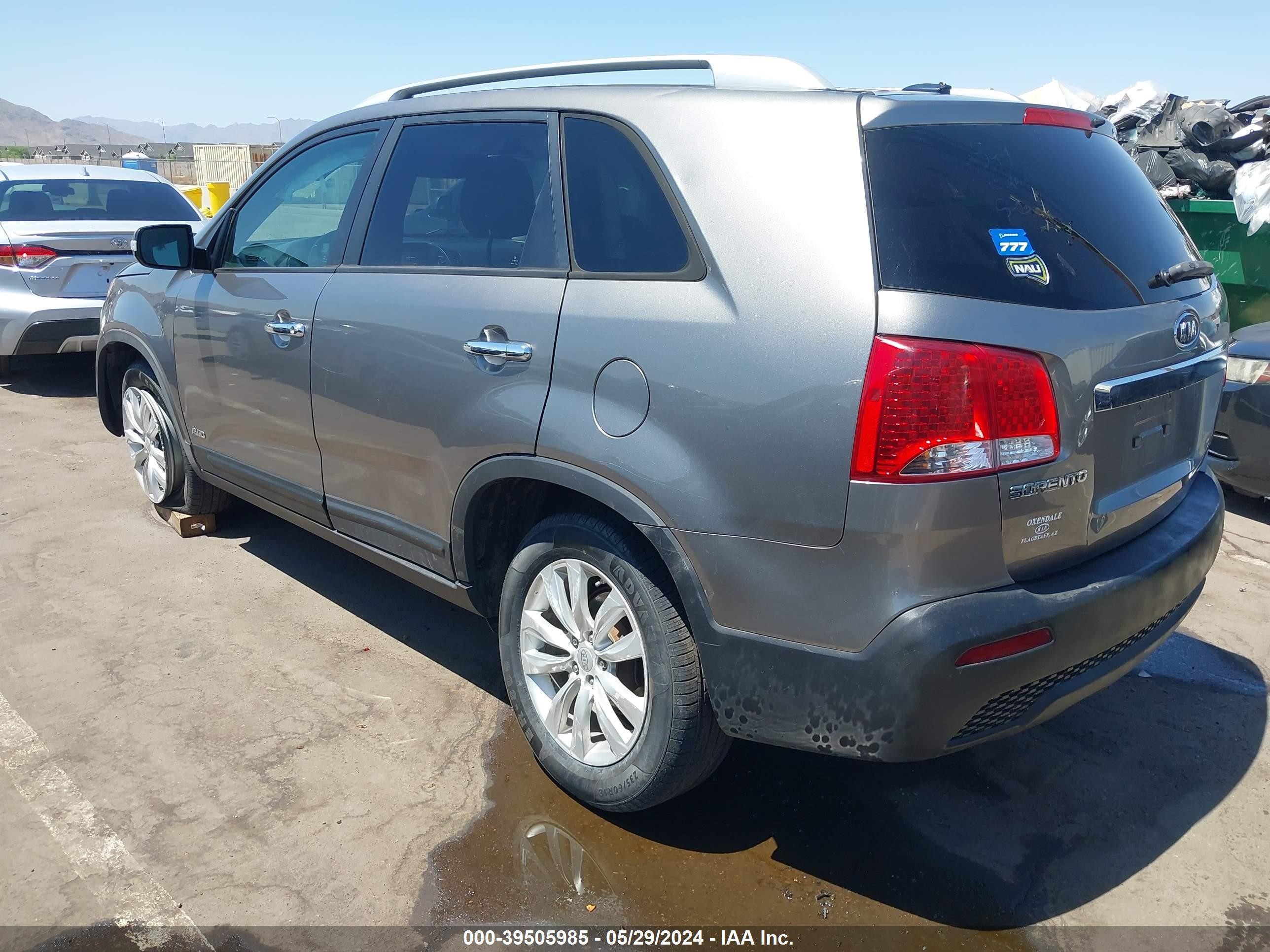 Photo 2 VIN: 5XYKTDA29BG067328 - KIA SORENTO 