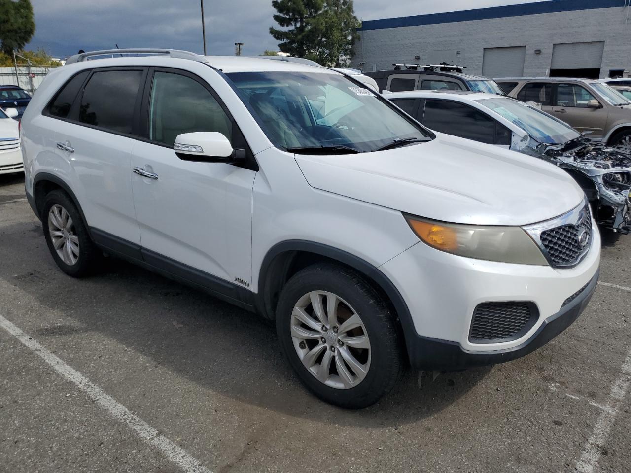 Photo 3 VIN: 5XYKTDA29BG178512 - KIA SORENTO 