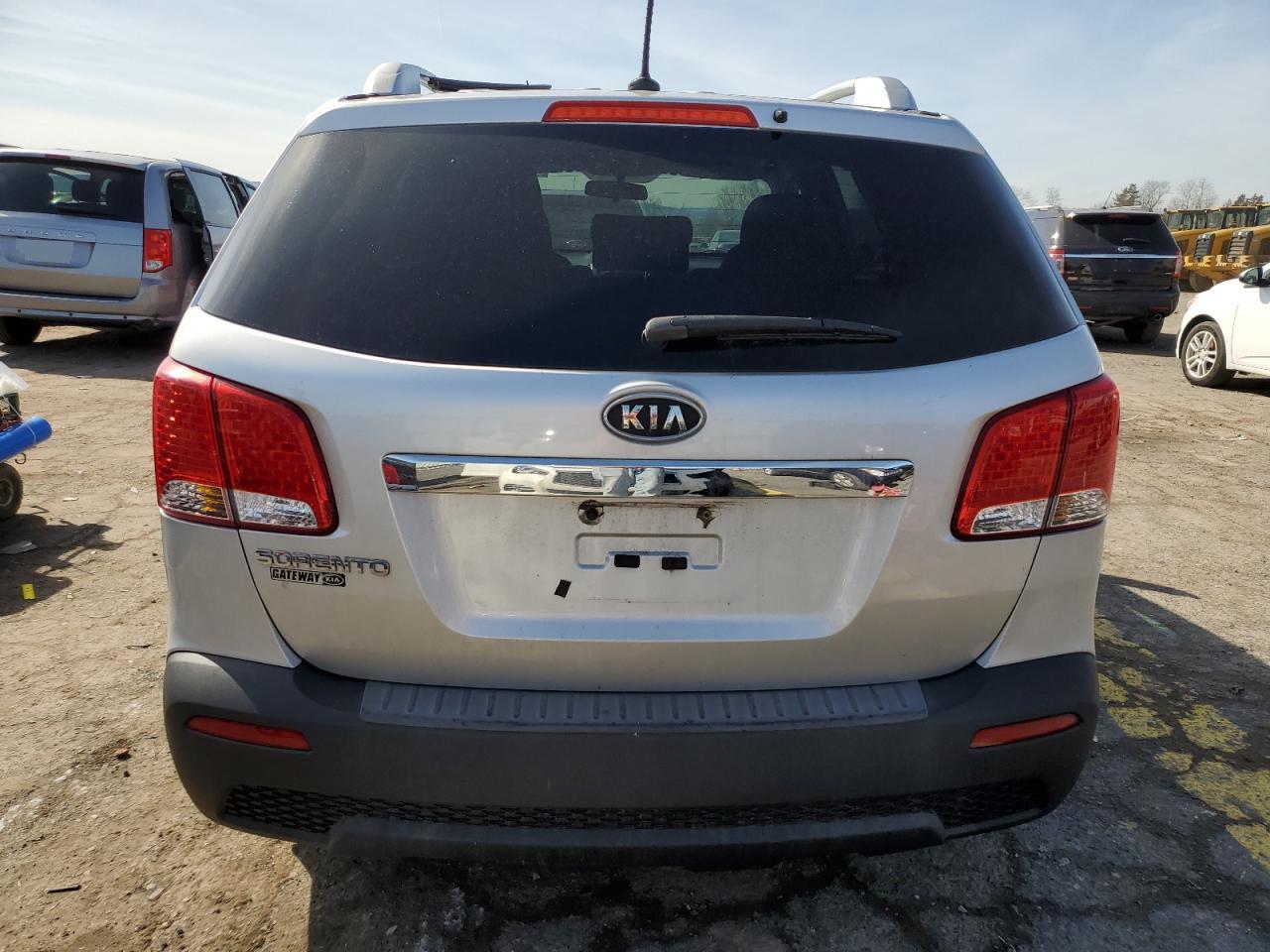 Photo 5 VIN: 5XYKTDA29DG345941 - KIA SORENTO 