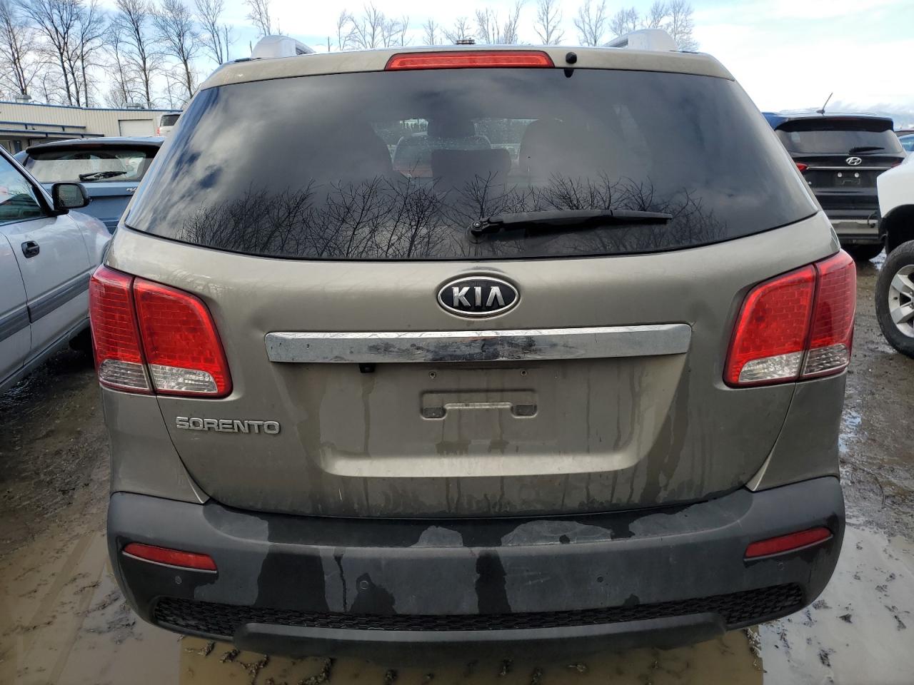 Photo 5 VIN: 5XYKTDA2XBG065460 - KIA SORENTO 