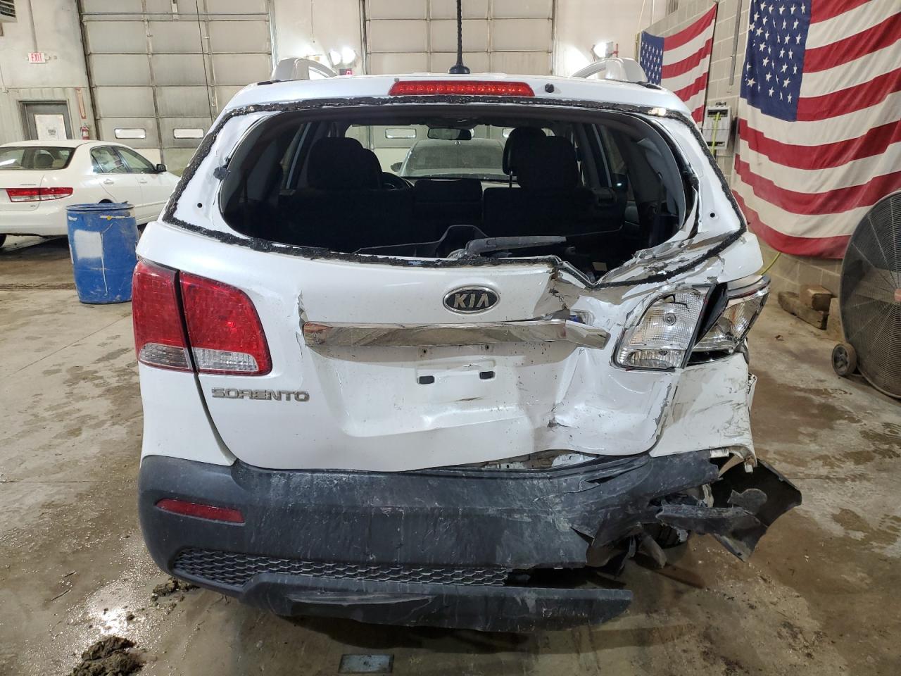 Photo 5 VIN: 5XYKTDA2XBG086650 - KIA SORENTO 