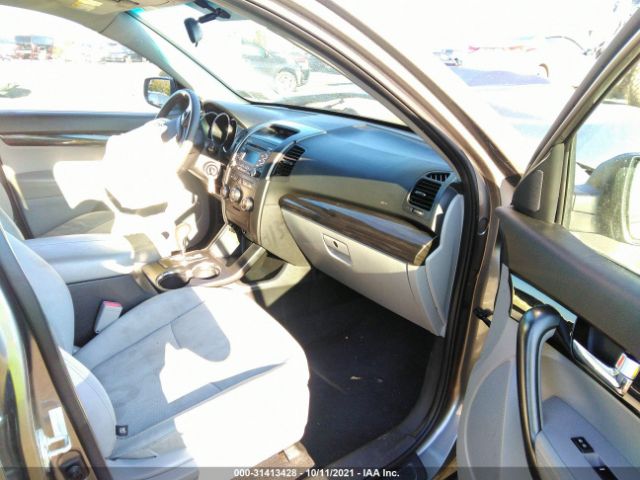 Photo 4 VIN: 5XYKTDA2XDG327299 - KIA SORENTO 