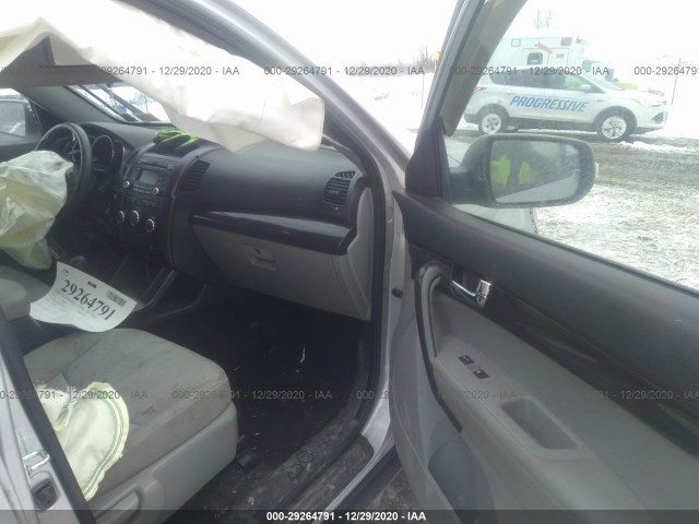 Photo 4 VIN: 5XYKTDA60CG240240 - KIA SORENTO 