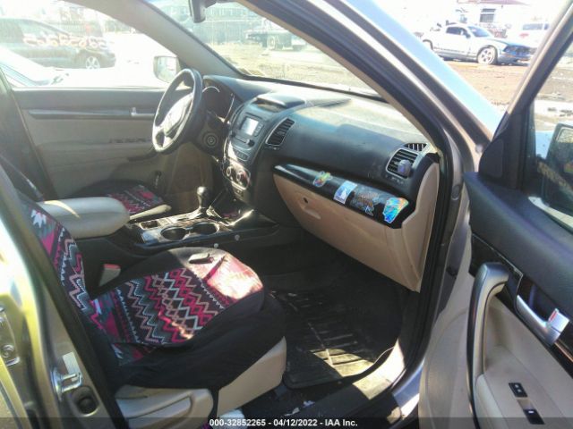 Photo 4 VIN: 5XYKTDA61EG522549 - KIA SORENTO 