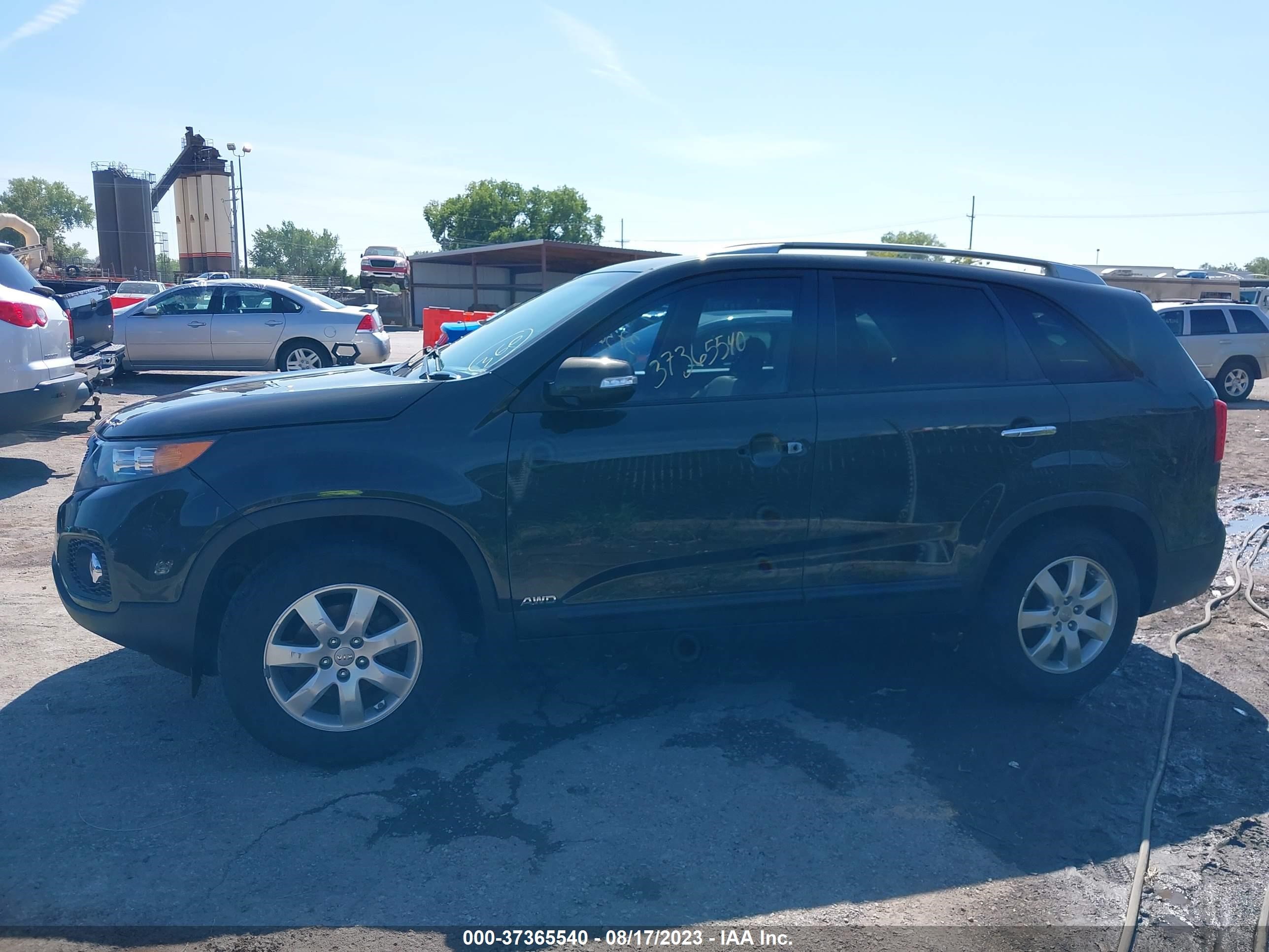 Photo 13 VIN: 5XYKTDA62CG274793 - KIA SORENTO 