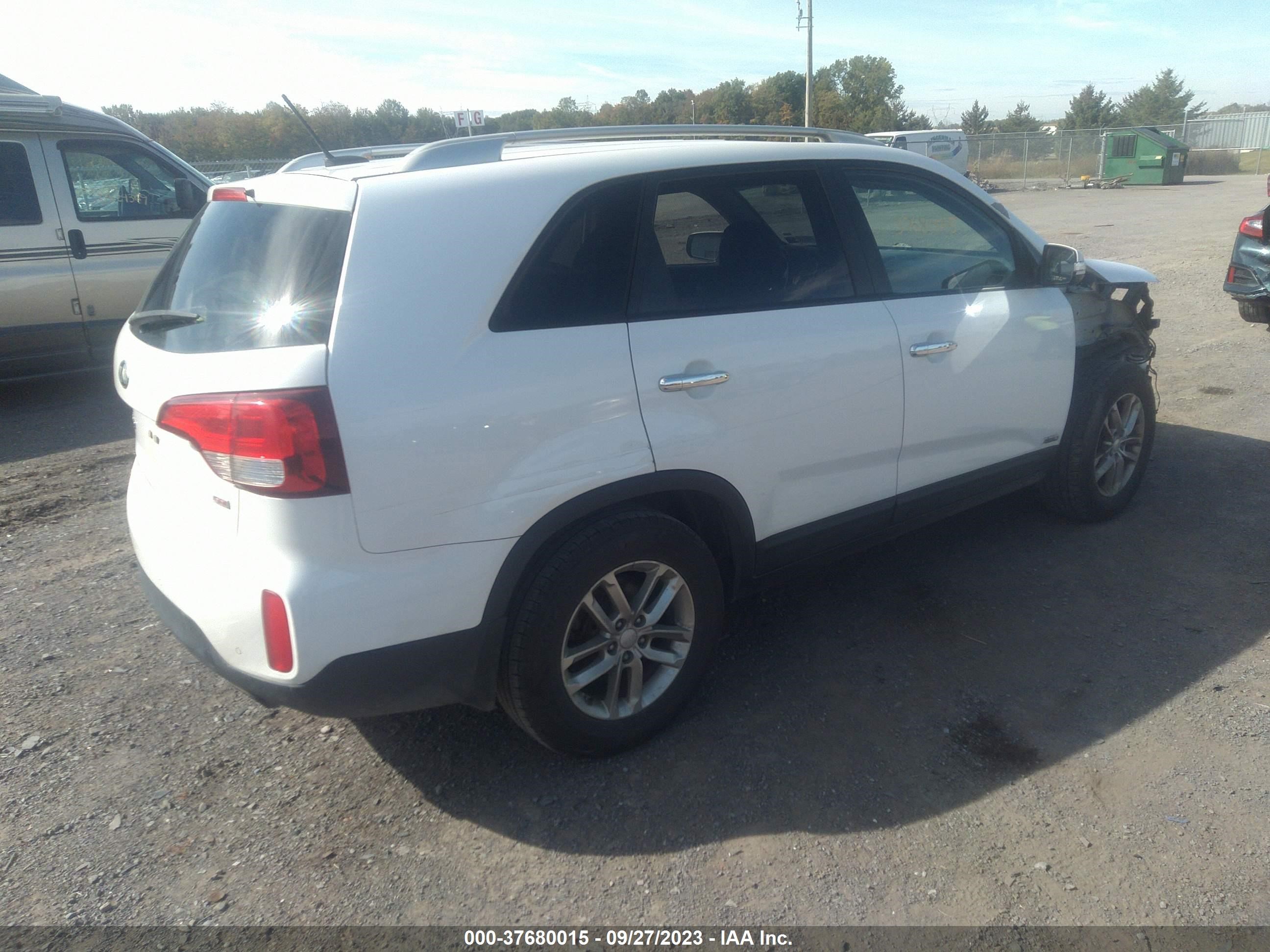 Photo 3 VIN: 5XYKTDA62FG613718 - KIA SORENTO 