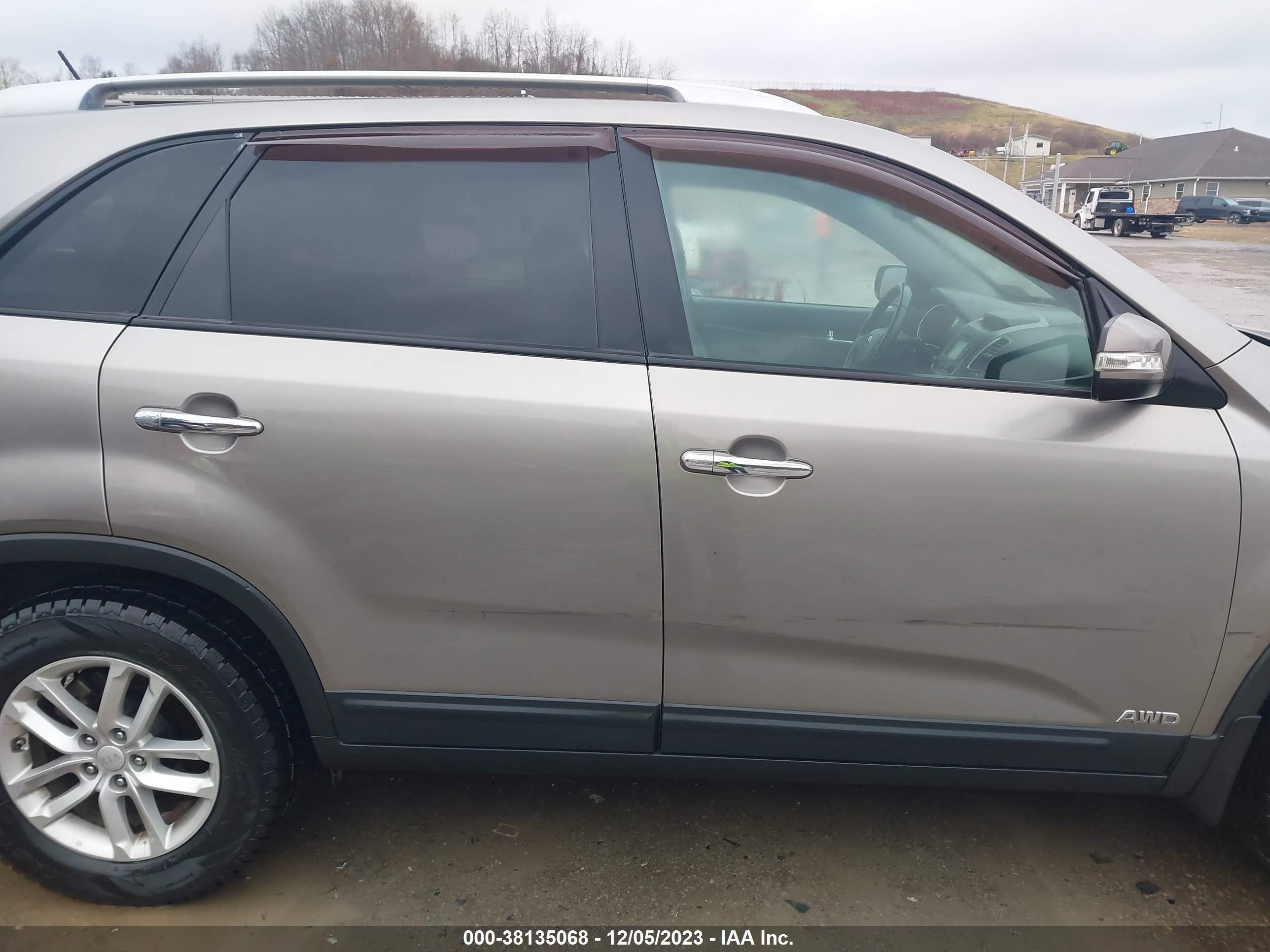 Photo 12 VIN: 5XYKTDA63FG655248 - KIA SORENTO 