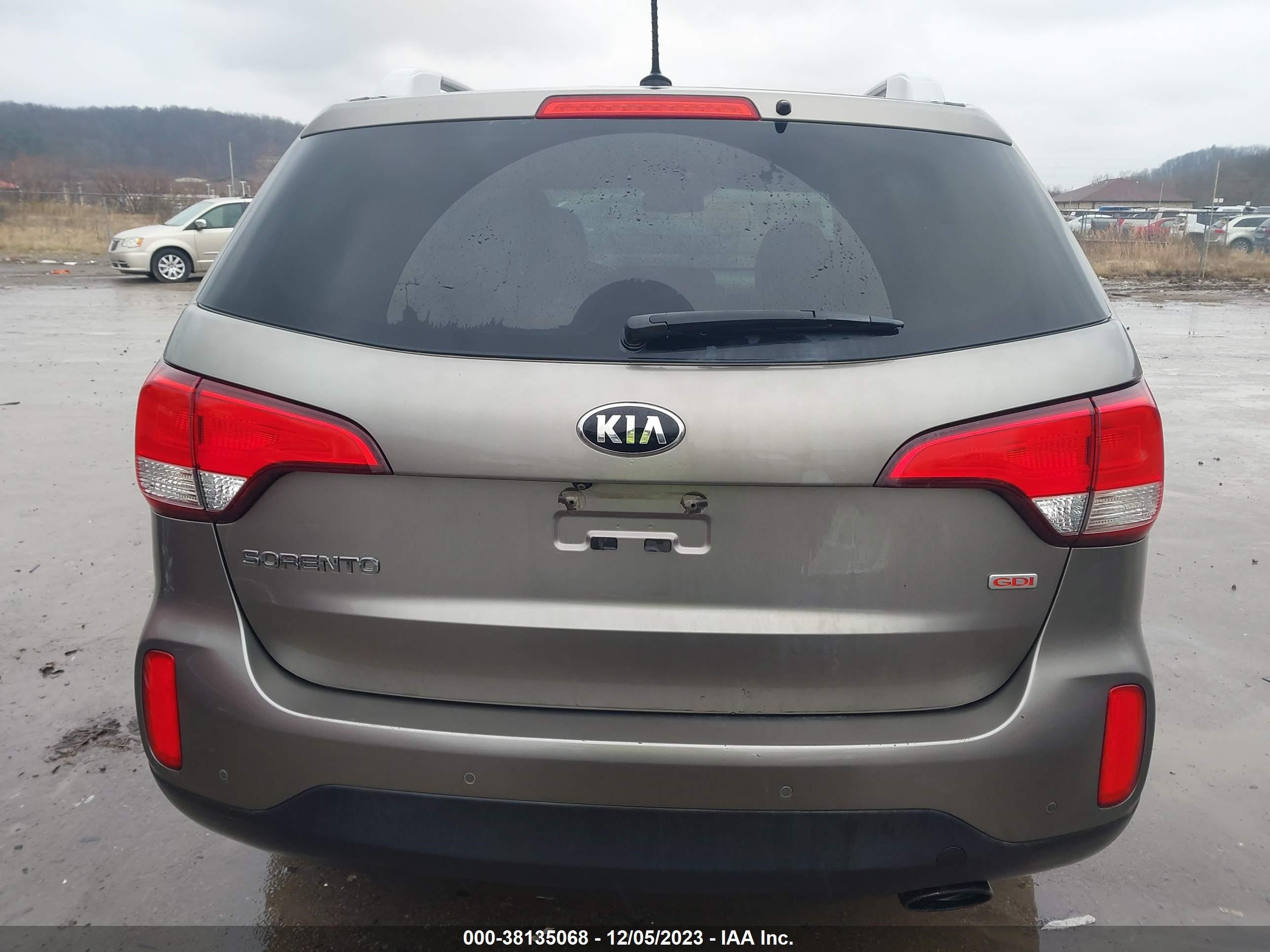 Photo 15 VIN: 5XYKTDA63FG655248 - KIA SORENTO 