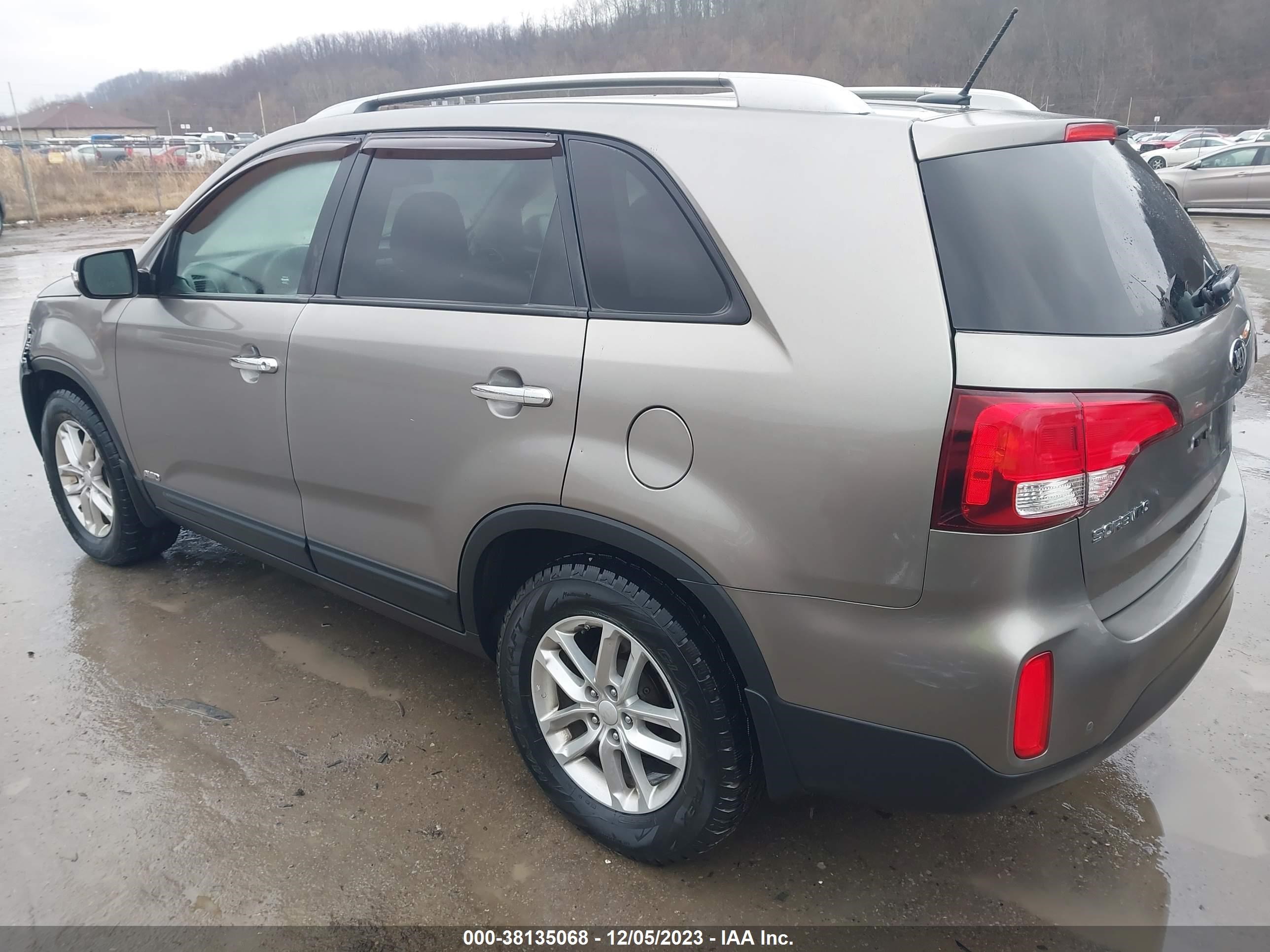 Photo 2 VIN: 5XYKTDA63FG655248 - KIA SORENTO 