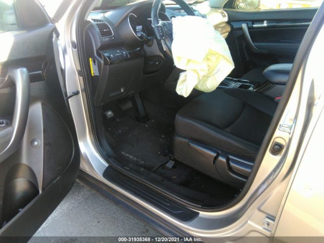 Photo 4 VIN: 5XYKTDA66FG552275 - KIA SORENTO 