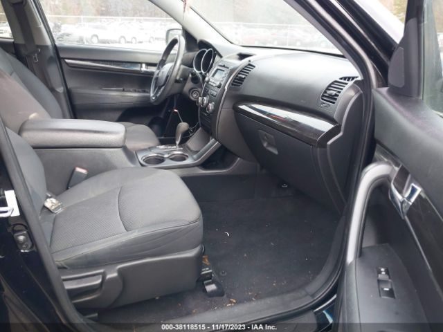 Photo 4 VIN: 5XYKTDA6XCG220092 - KIA SORENTO 