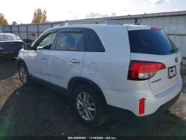 Photo 2 VIN: 5XYKTDA70FG582610 - KIA SORENTO 