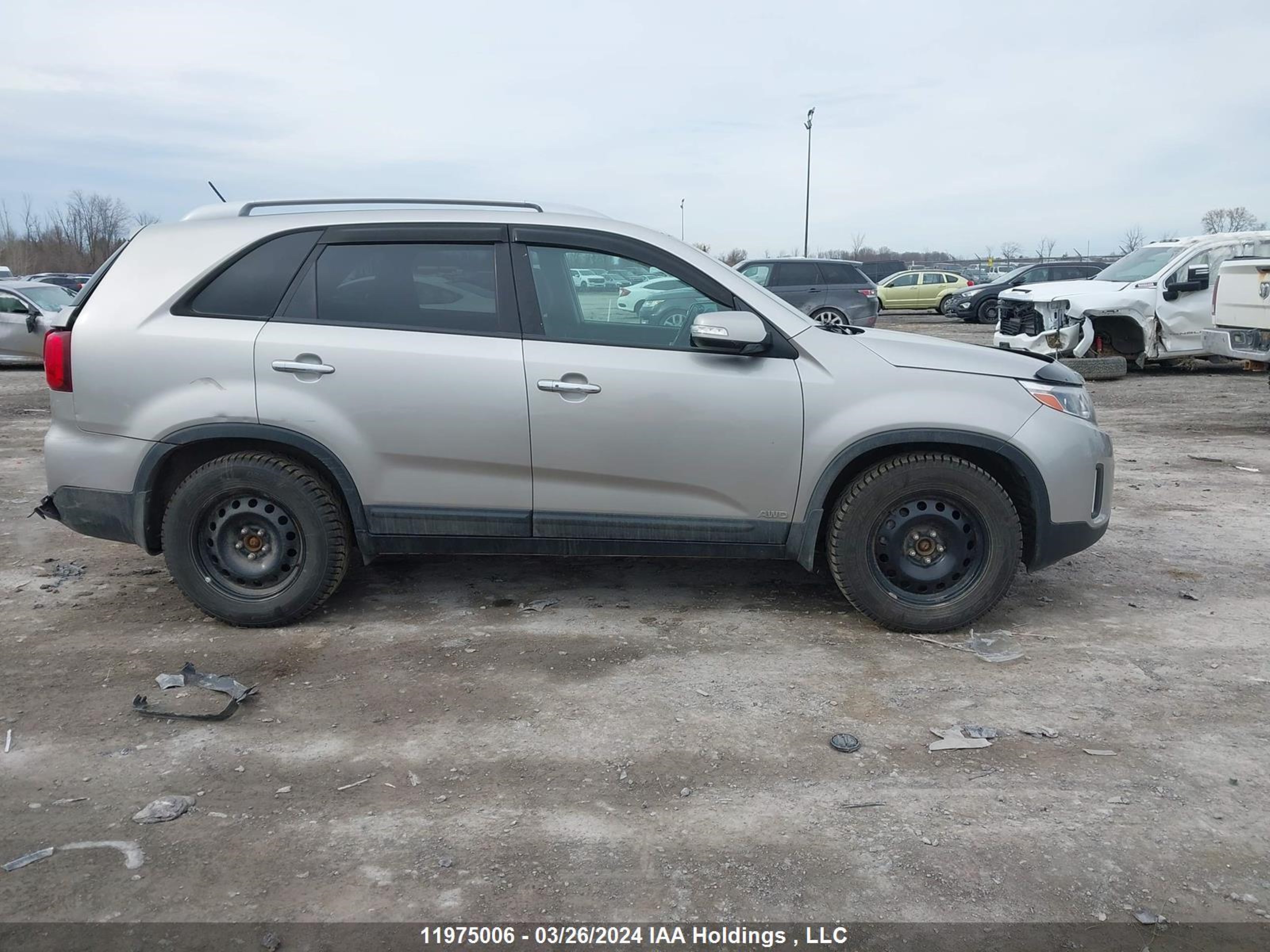 Photo 12 VIN: 5XYKTDA71FG557909 - KIA SORENTO 