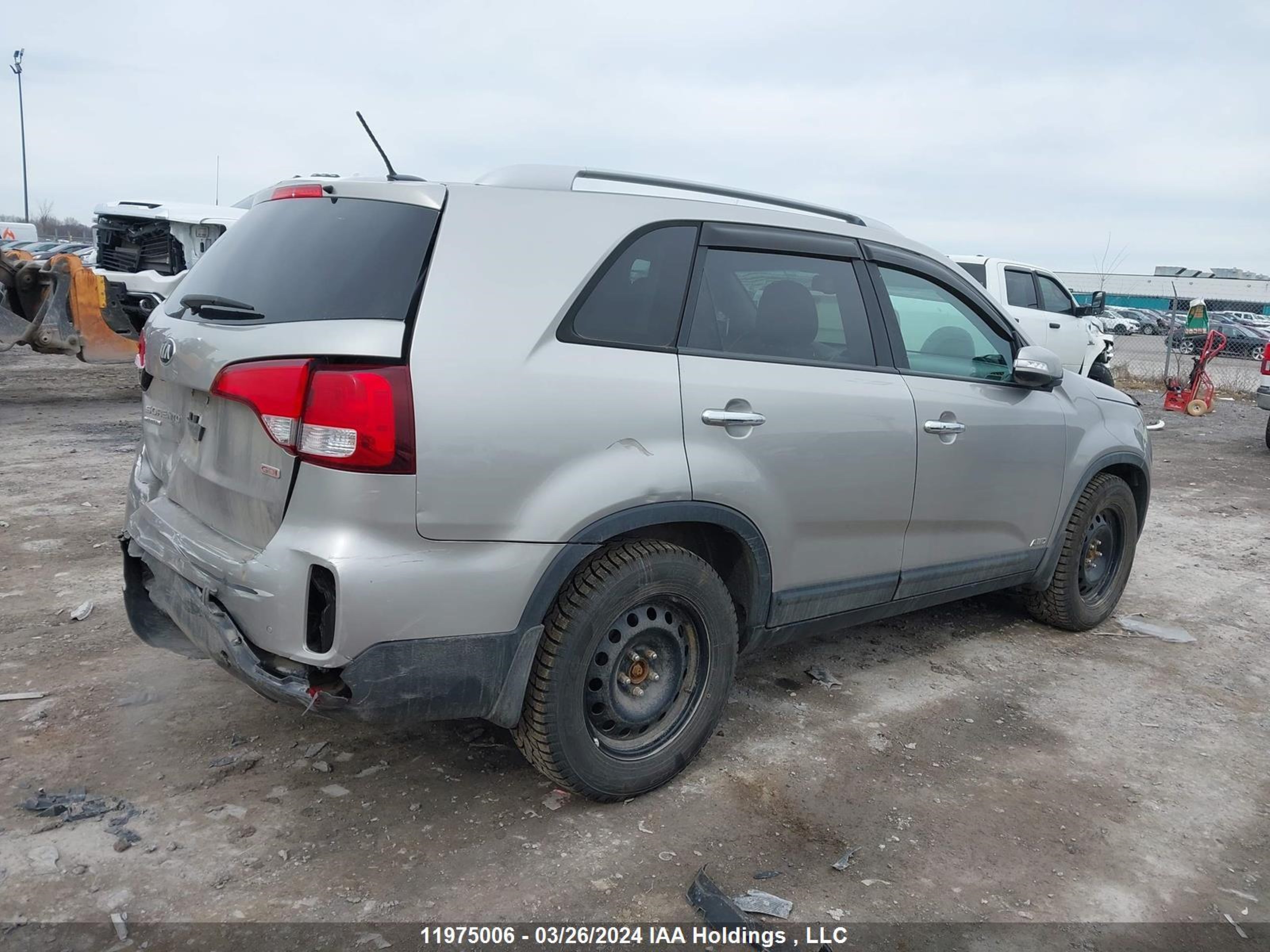 Photo 3 VIN: 5XYKTDA71FG557909 - KIA SORENTO 