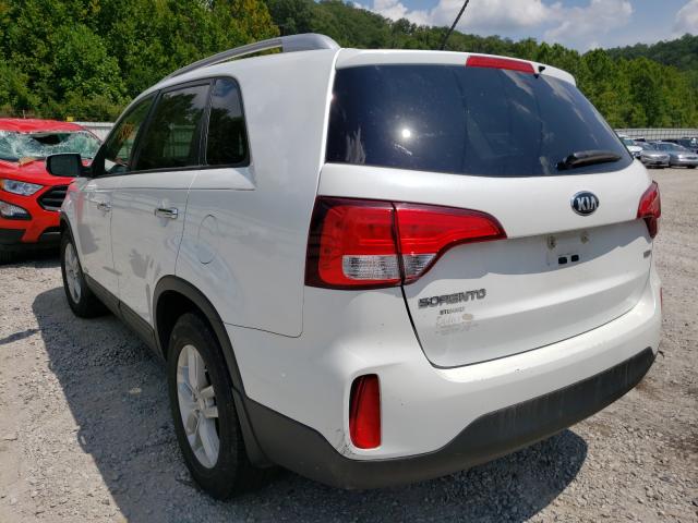 Photo 2 VIN: 5XYKTDA74FG555877 - KIA SORENTO LX 