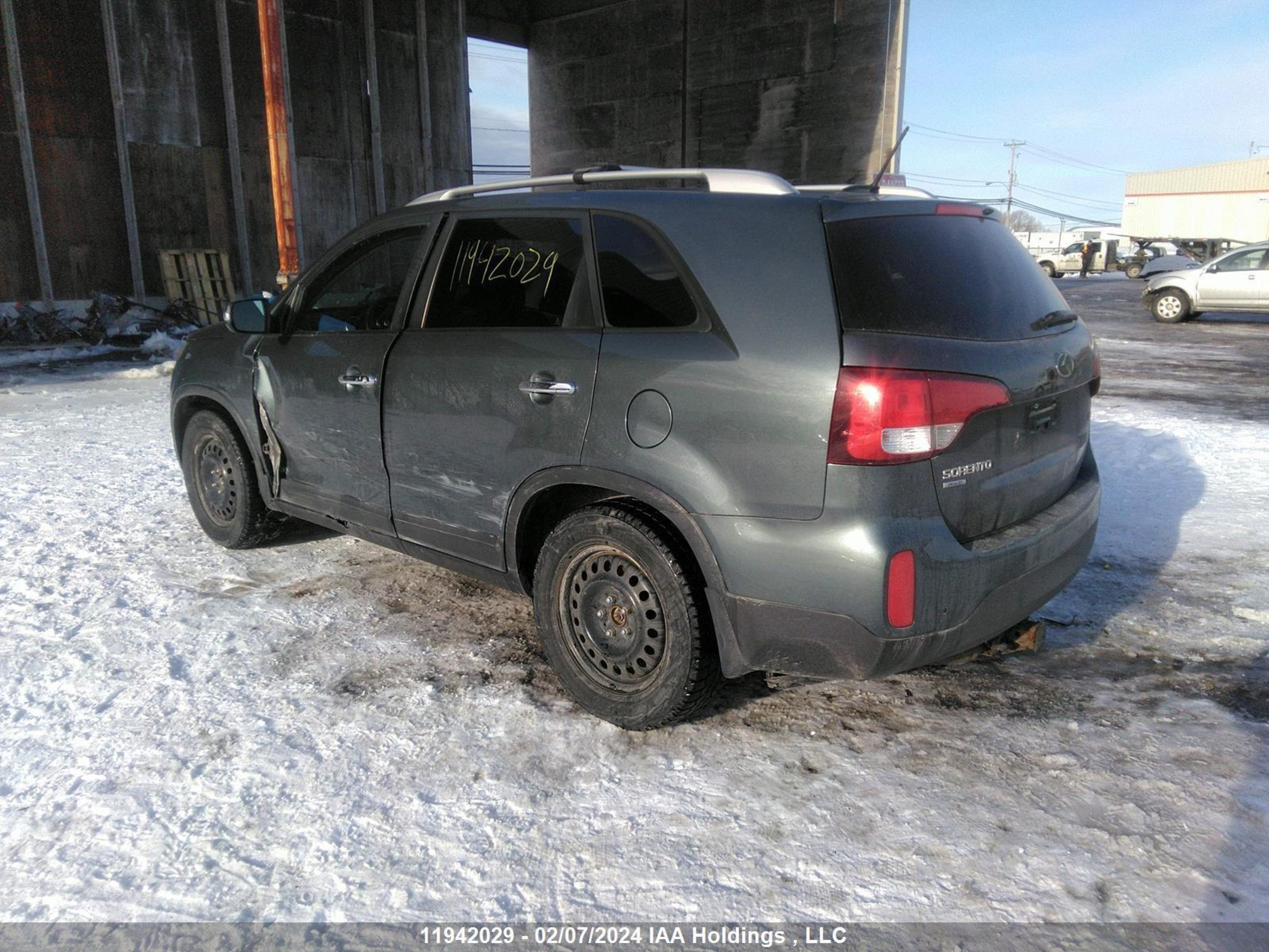 Photo 2 VIN: 5XYKTDA79EG477708 - KIA SORENTO 