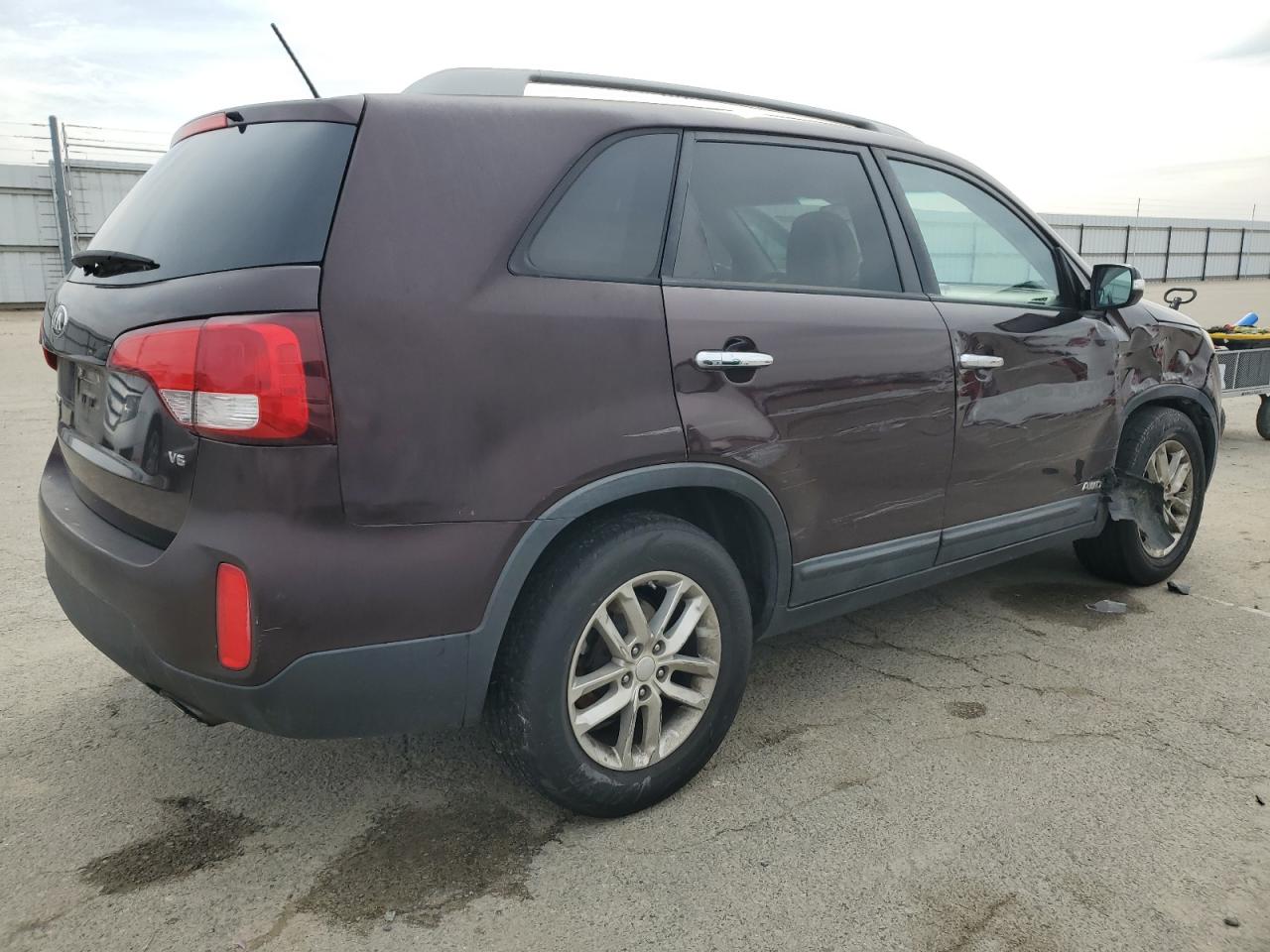 Photo 2 VIN: 5XYKTDA79FG601316 - KIA SORENTO 