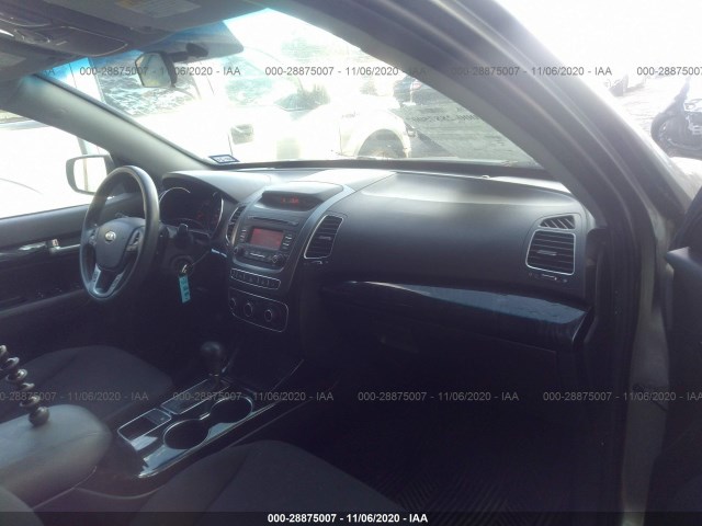 Photo 4 VIN: 5XYKTDA79FG630556 - KIA SORENTO 