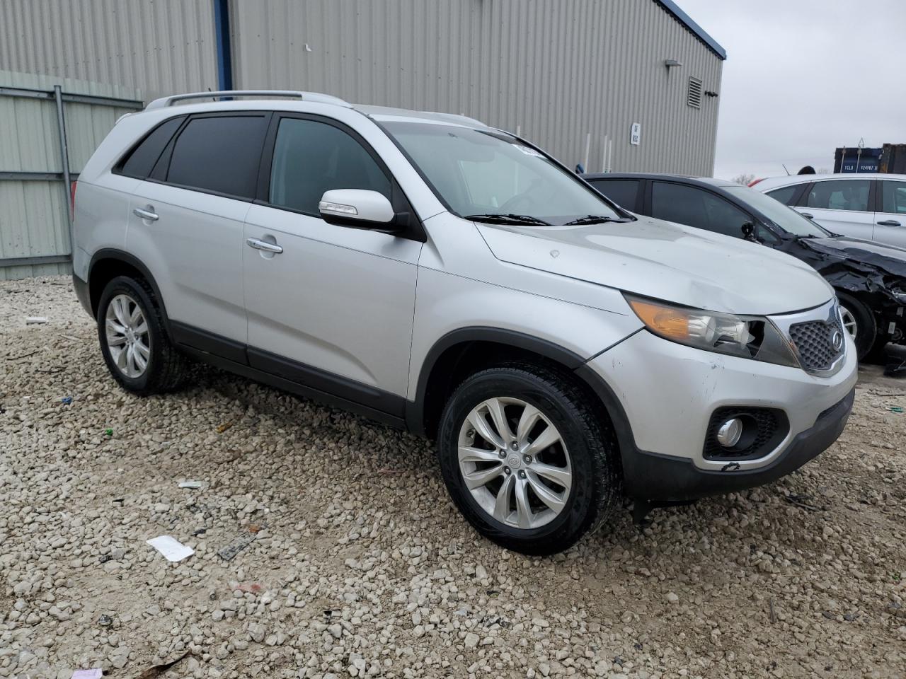 Photo 3 VIN: 5XYKU3A11BG029882 - KIA SORENTO 