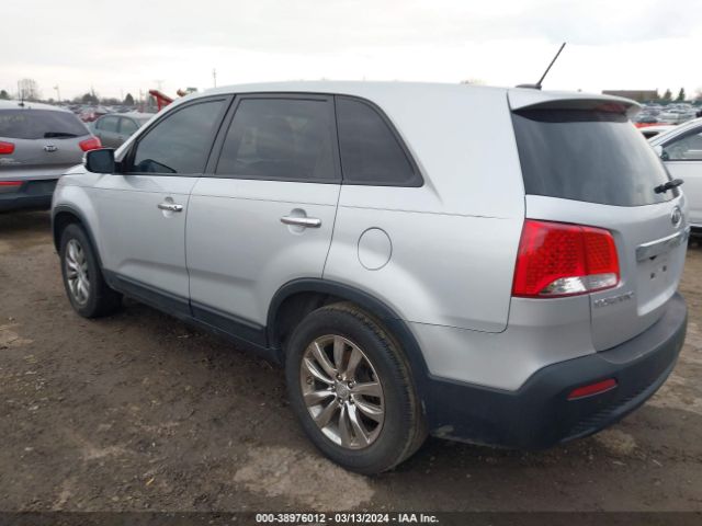 Photo 2 VIN: 5XYKU3A13BG017359 - KIA SORENTO 