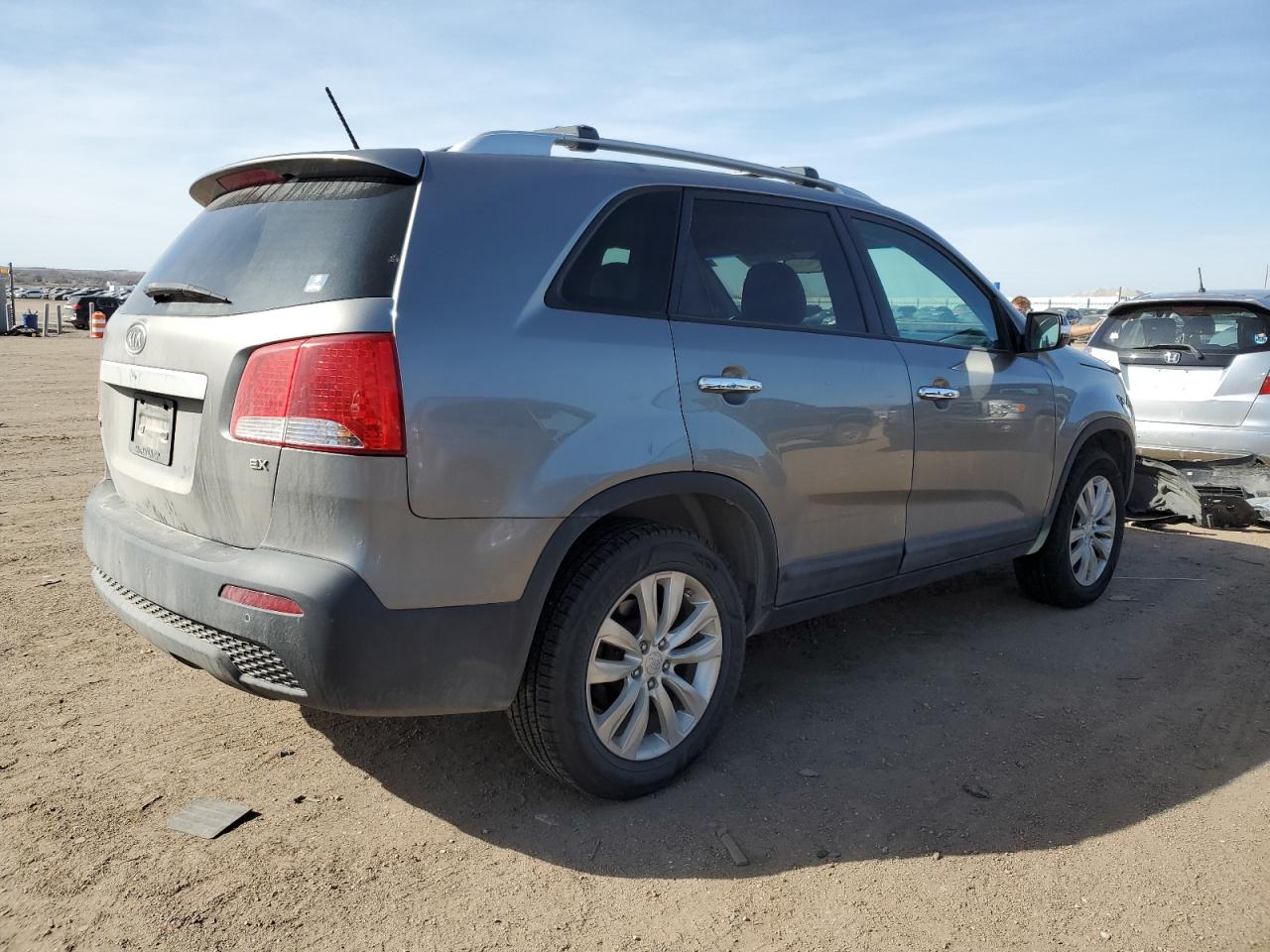 Photo 2 VIN: 5XYKU3A16BG055300 - KIA SORENTO 