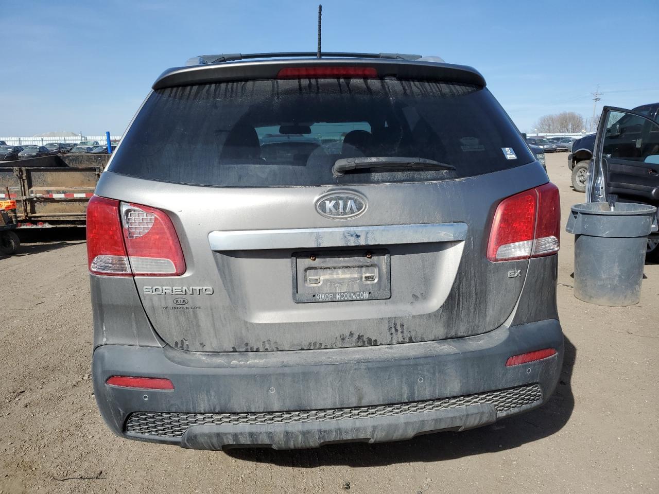 Photo 5 VIN: 5XYKU3A16BG055300 - KIA SORENTO 