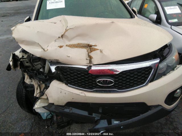 Photo 5 VIN: 5XYKU3A1XBG006956 - KIA SORENTO 