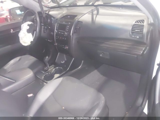 Photo 4 VIN: 5XYKU3A64CG256576 - KIA SORENTO 