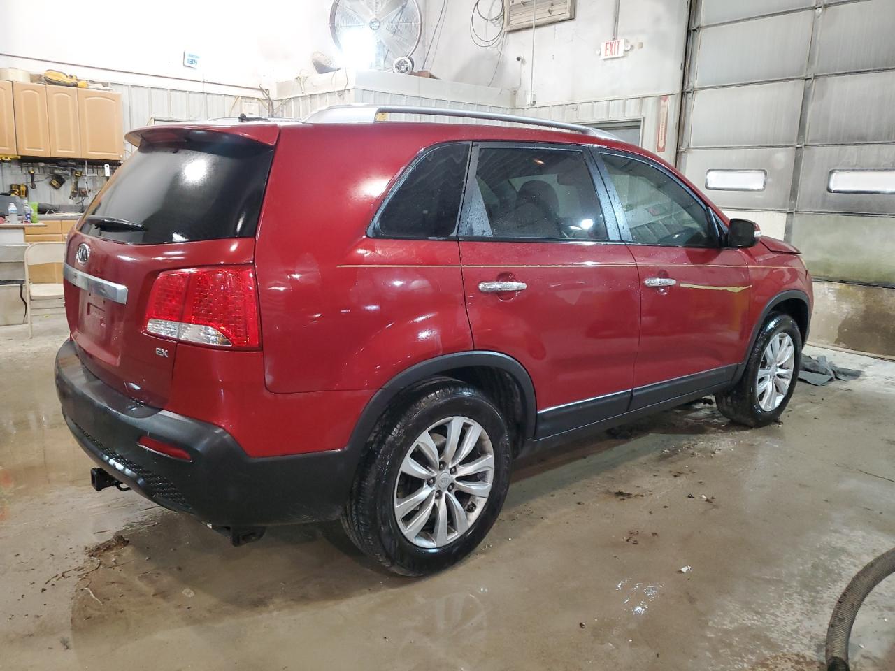 Photo 2 VIN: 5XYKU4A16BG025719 - KIA SORENTO 