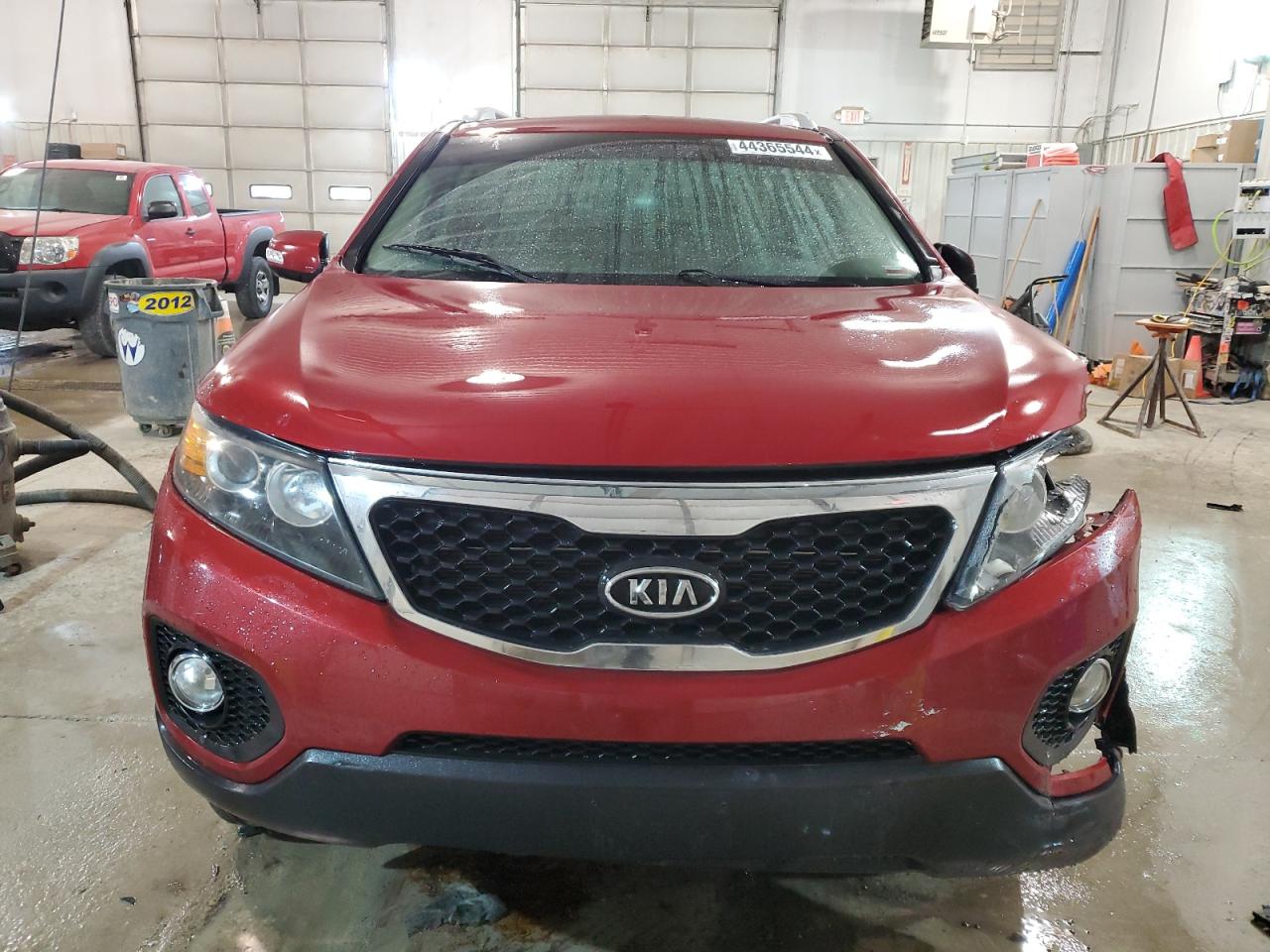 Photo 4 VIN: 5XYKU4A16BG025719 - KIA SORENTO 