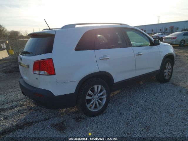 Photo 3 VIN: 5XYKU4A1XBG011810 - KIA SORENTO 