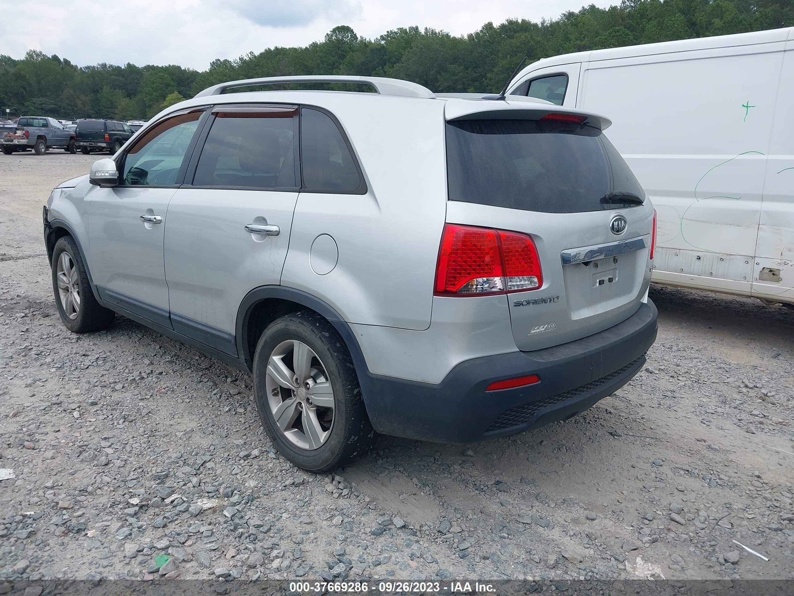 Photo 2 VIN: 5XYKU4A22CG285058 - KIA SORENTO 