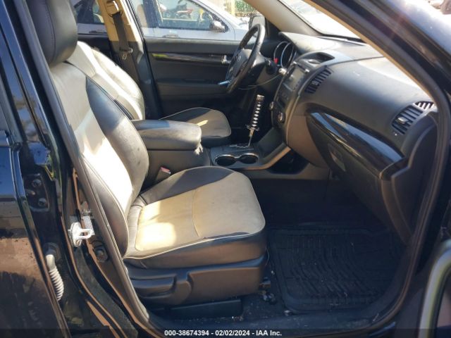 Photo 4 VIN: 5XYKU4A23BG031146 - KIA SORENTO 