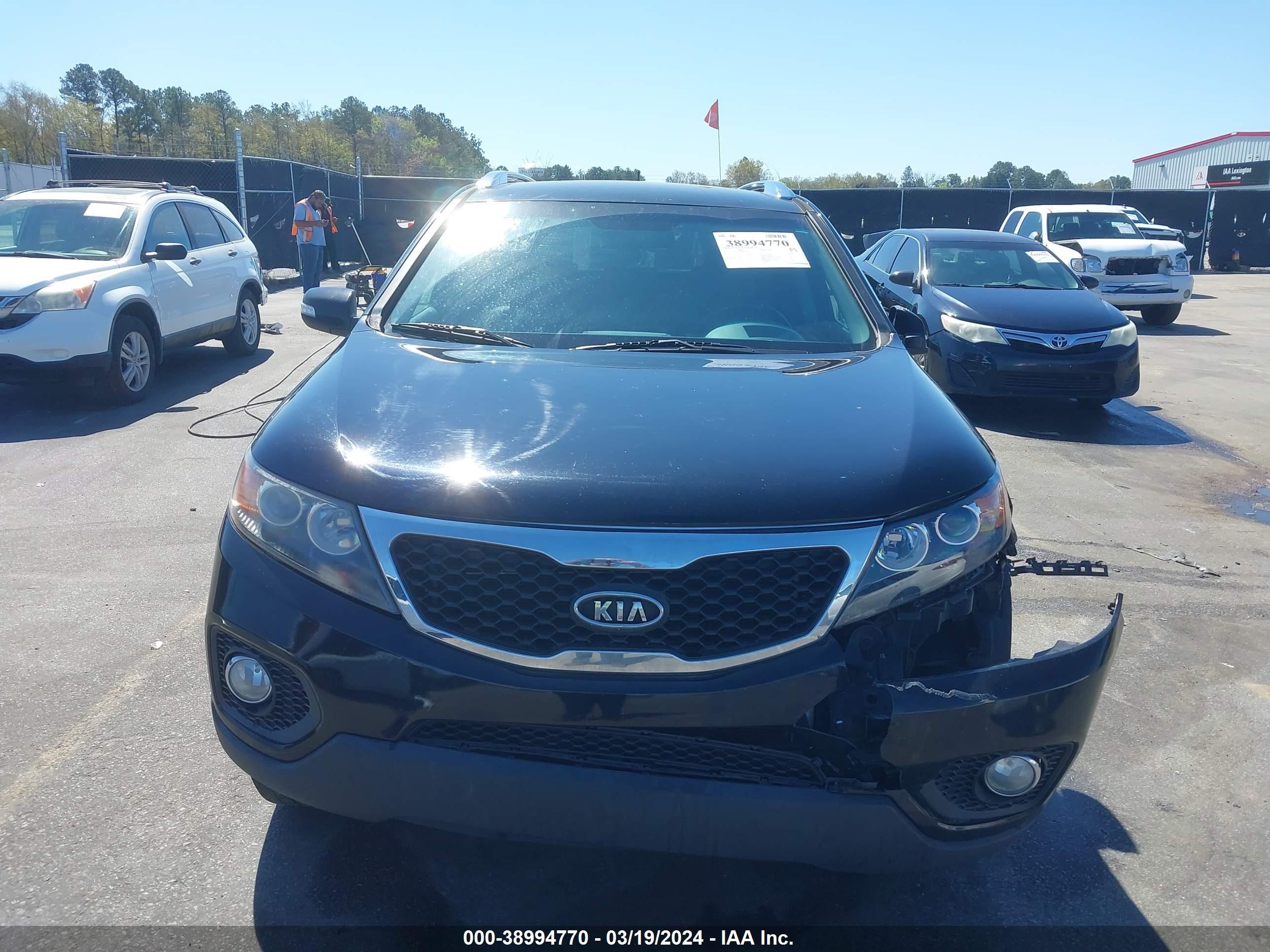 Photo 11 VIN: 5XYKU4A24BG097916 - KIA SORENTO 