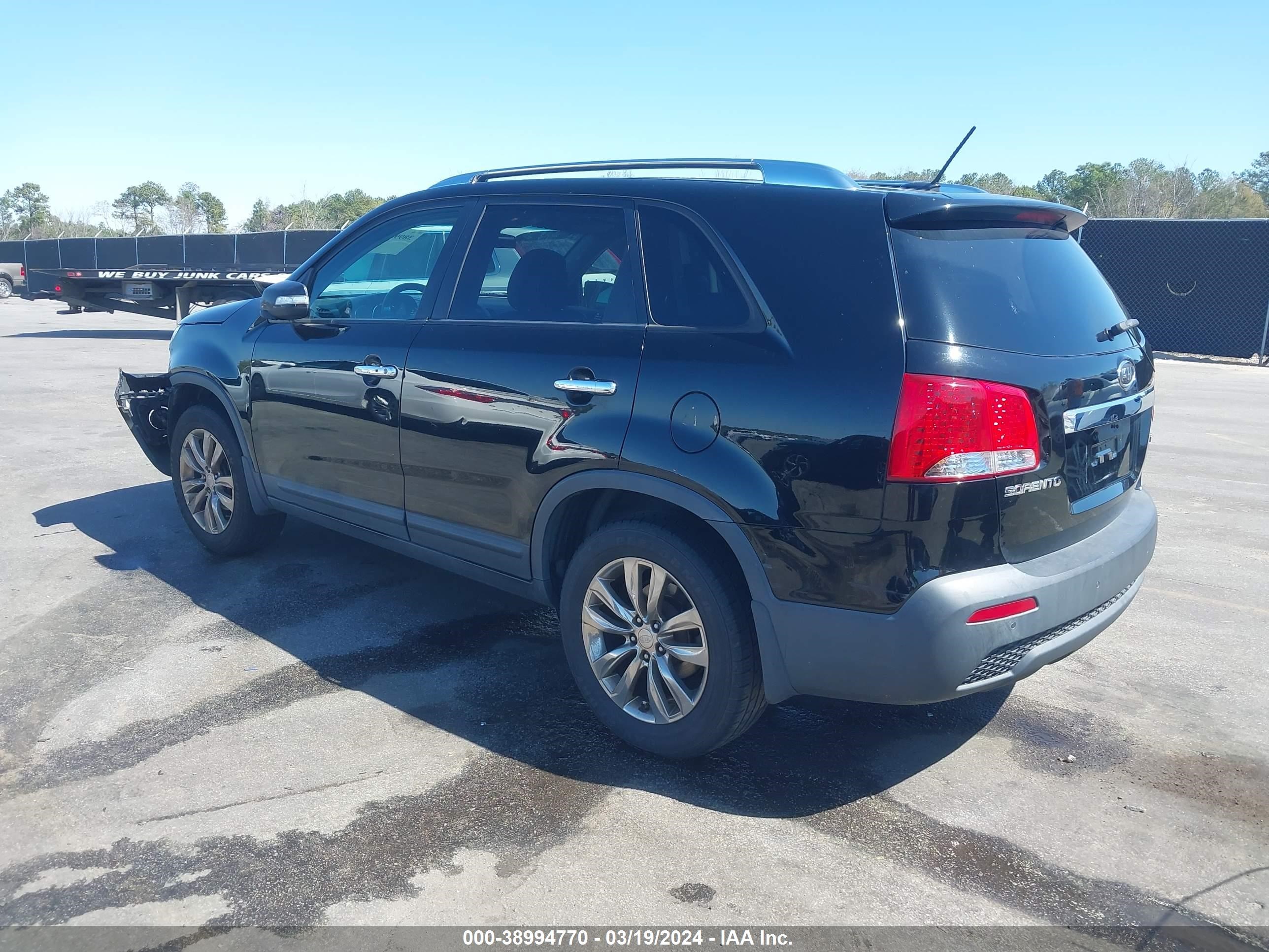 Photo 2 VIN: 5XYKU4A24BG097916 - KIA SORENTO 