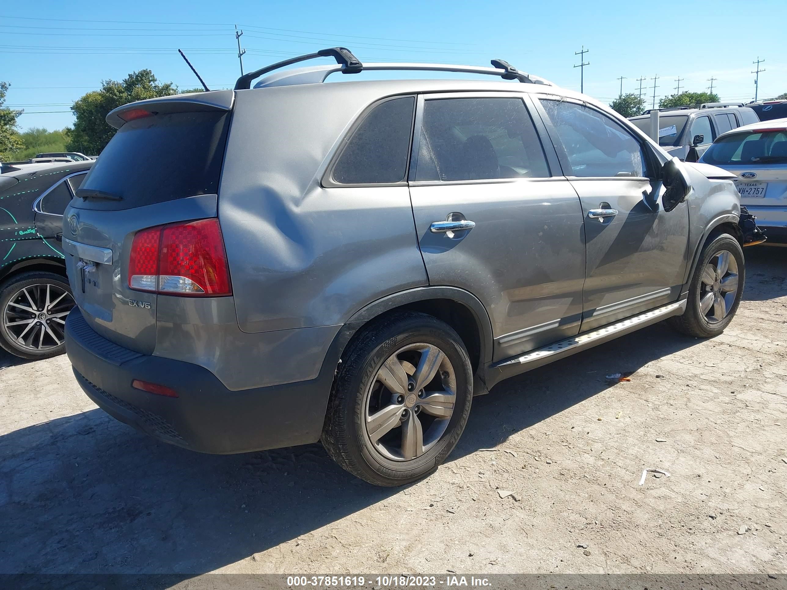 Photo 3 VIN: 5XYKU4A25CG247615 - KIA SORENTO 