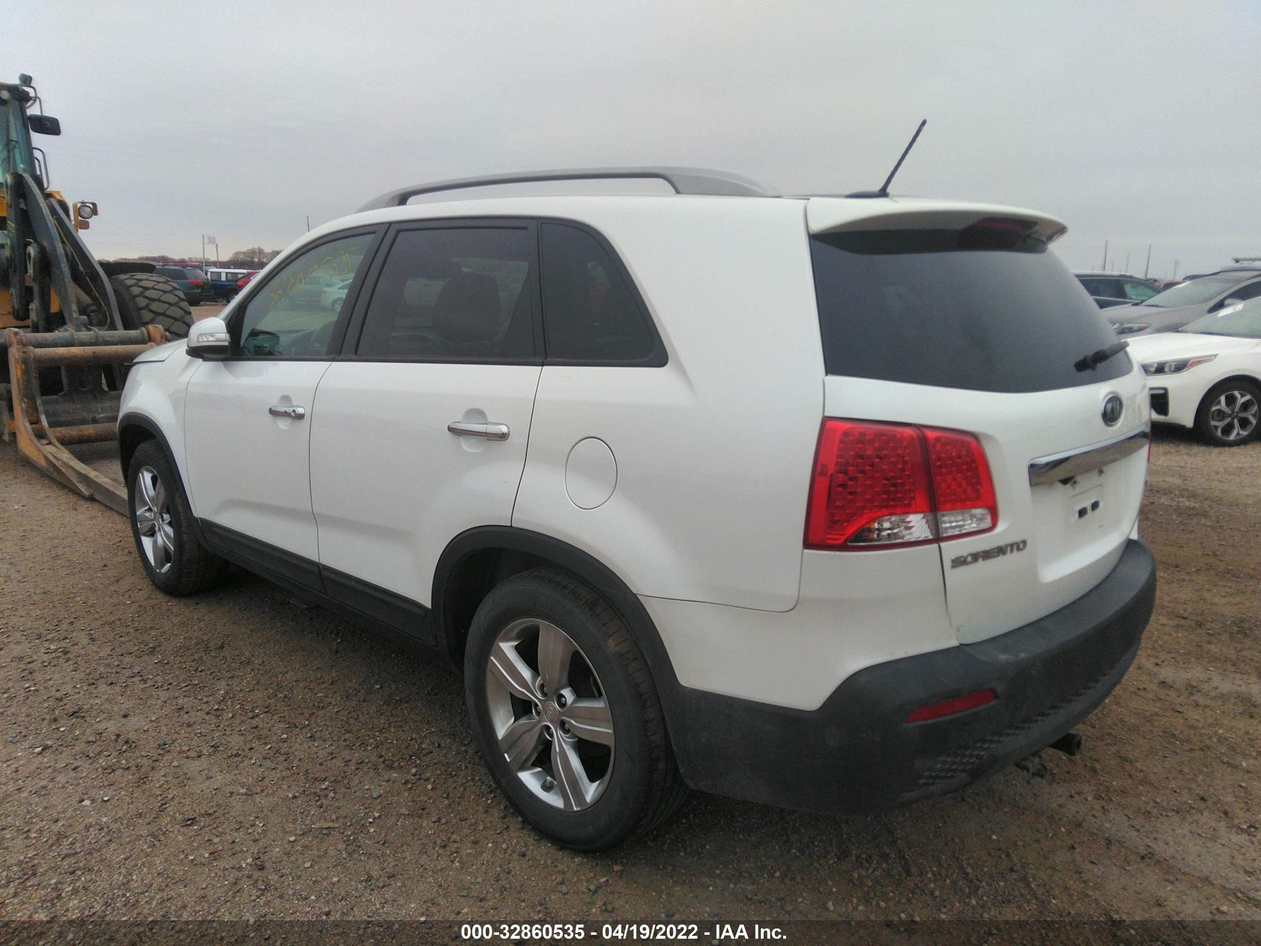 Photo 2 VIN: 5XYKU4A29CG235483 - KIA SORENTO 