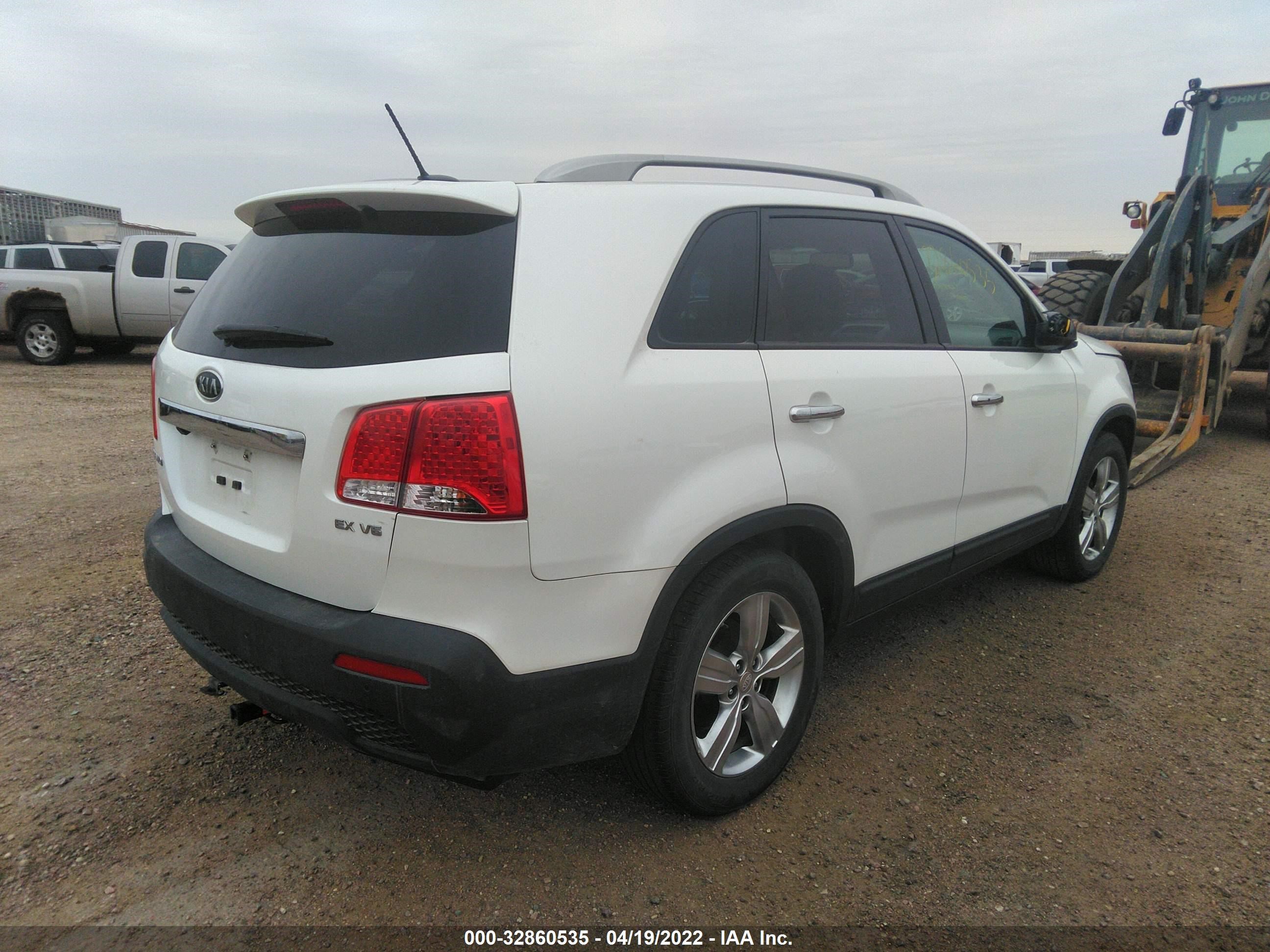 Photo 3 VIN: 5XYKU4A29CG235483 - KIA SORENTO 